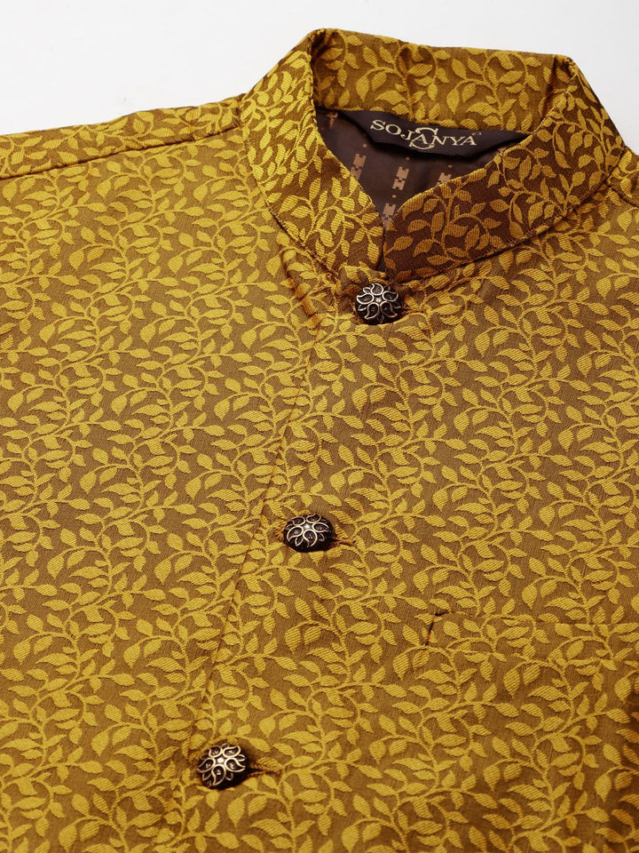 SOJANYA Men Grey & Beige Jacquard Silk Kurta with Churidar & Nehru Jacket