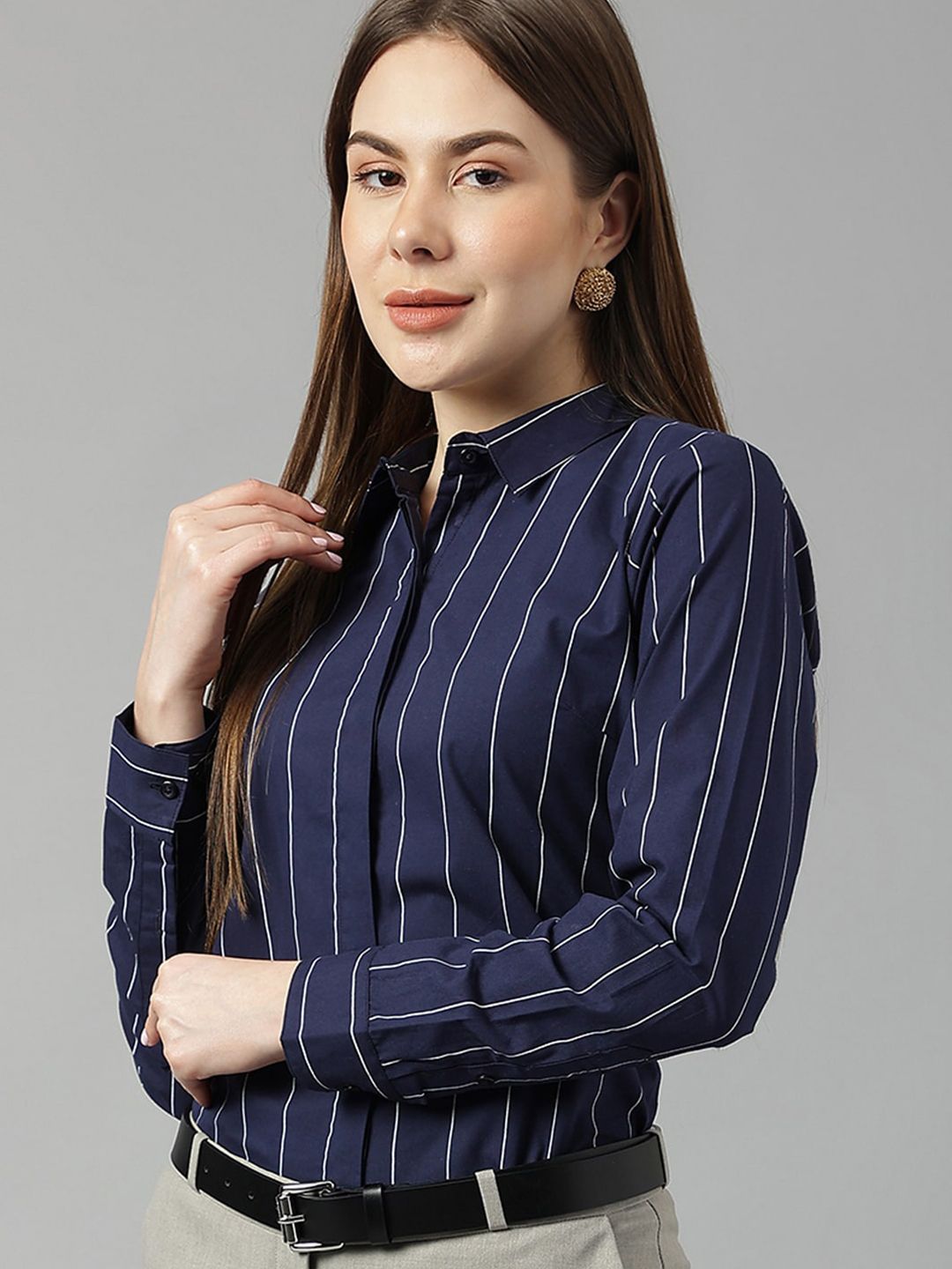 Hancock Sharp Slim sesuai dengan baju formal kapas menegak