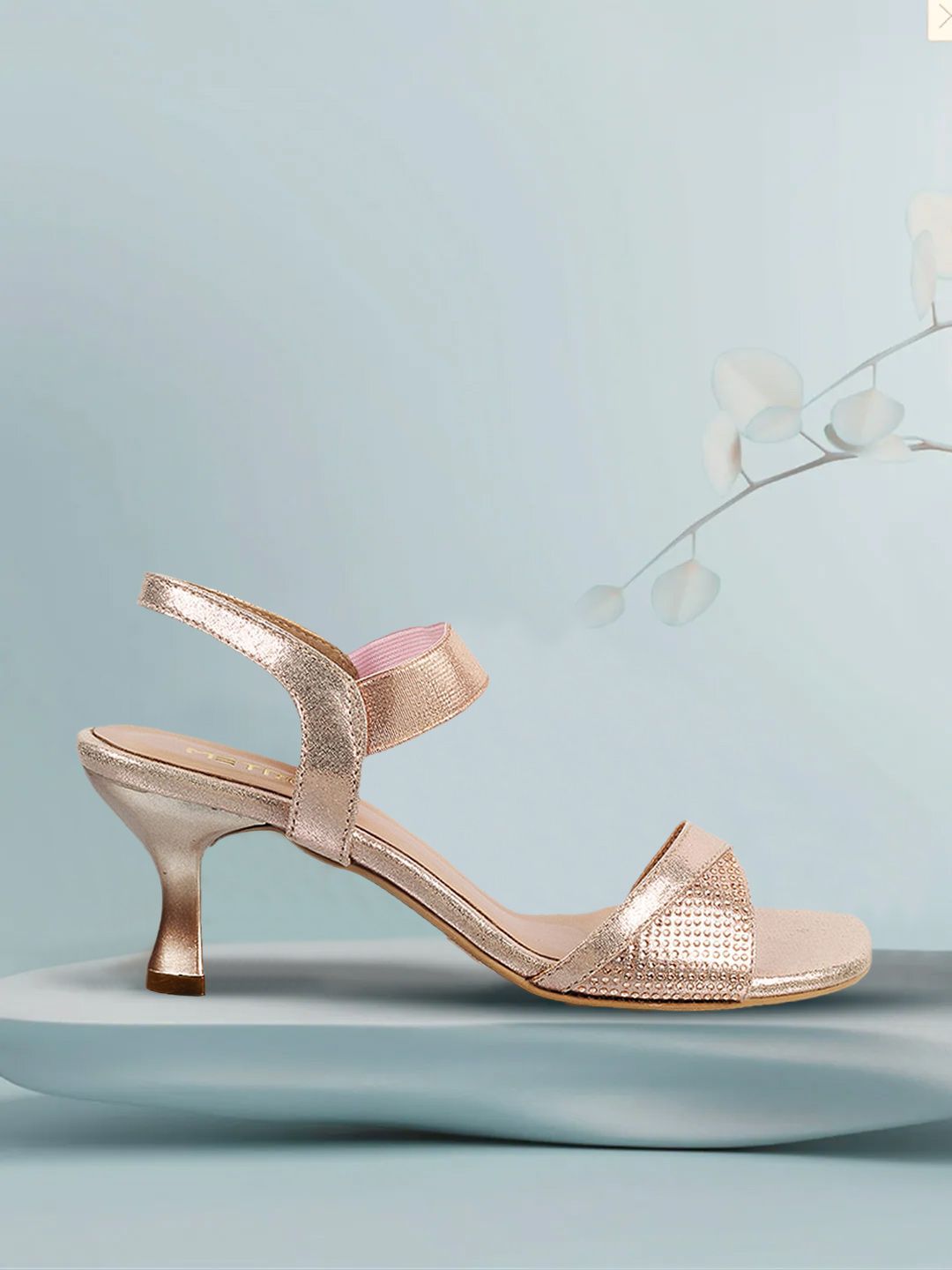 Metro Women Gold Toned Textured Kitten Sandals