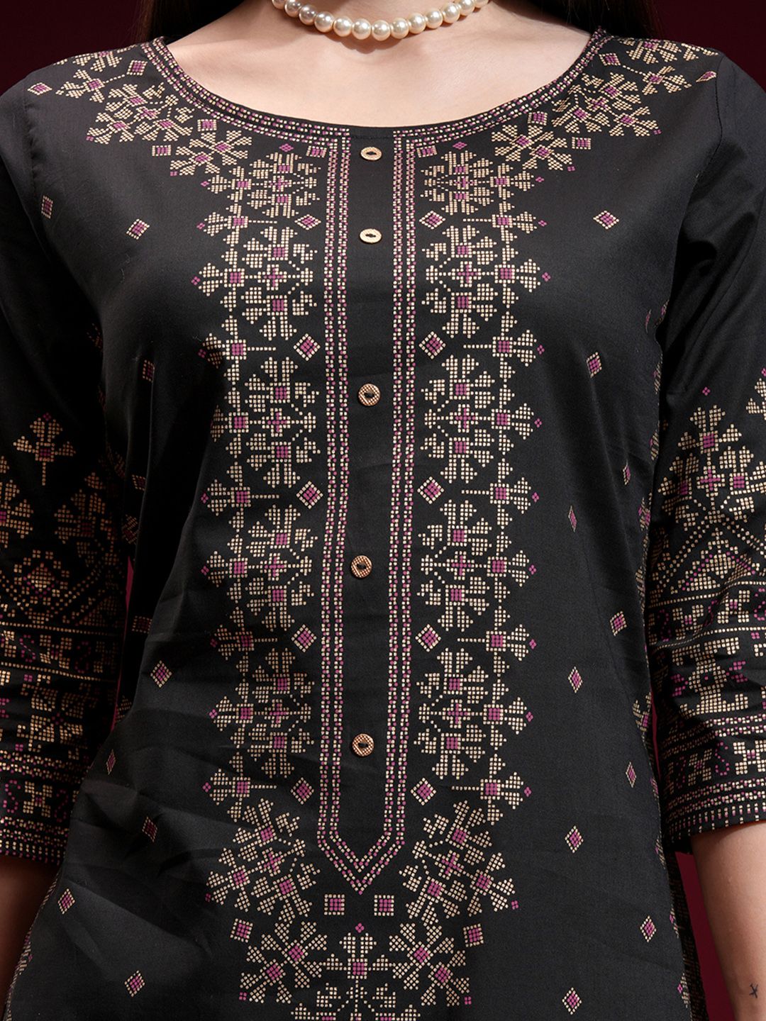 Vishudh Women Black & Golden Printed Straight Kurta
