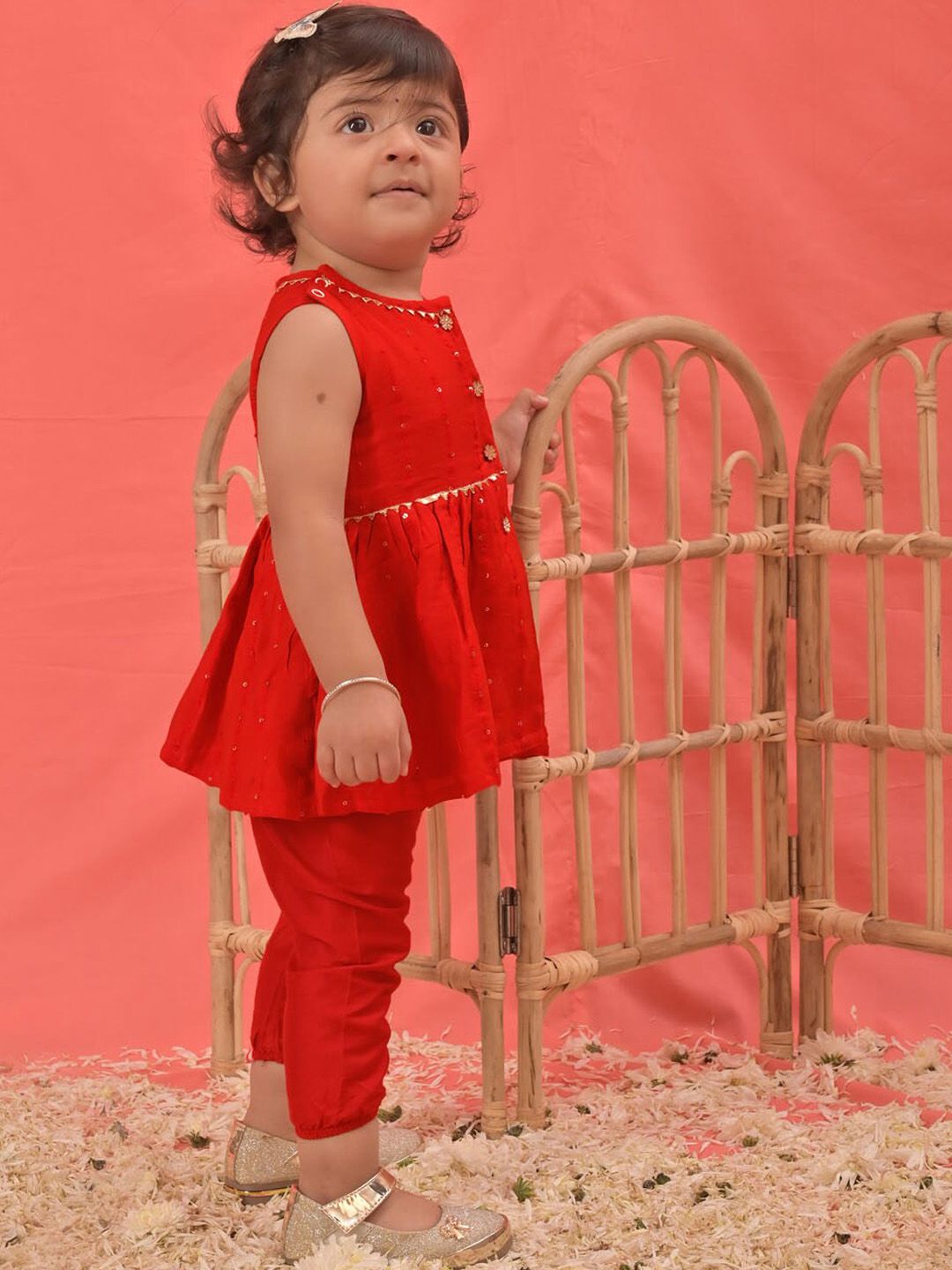 VASTRAMAY Girls Embroidered Regular Sequinned Chanderi Cotton Kurta With Pyjama