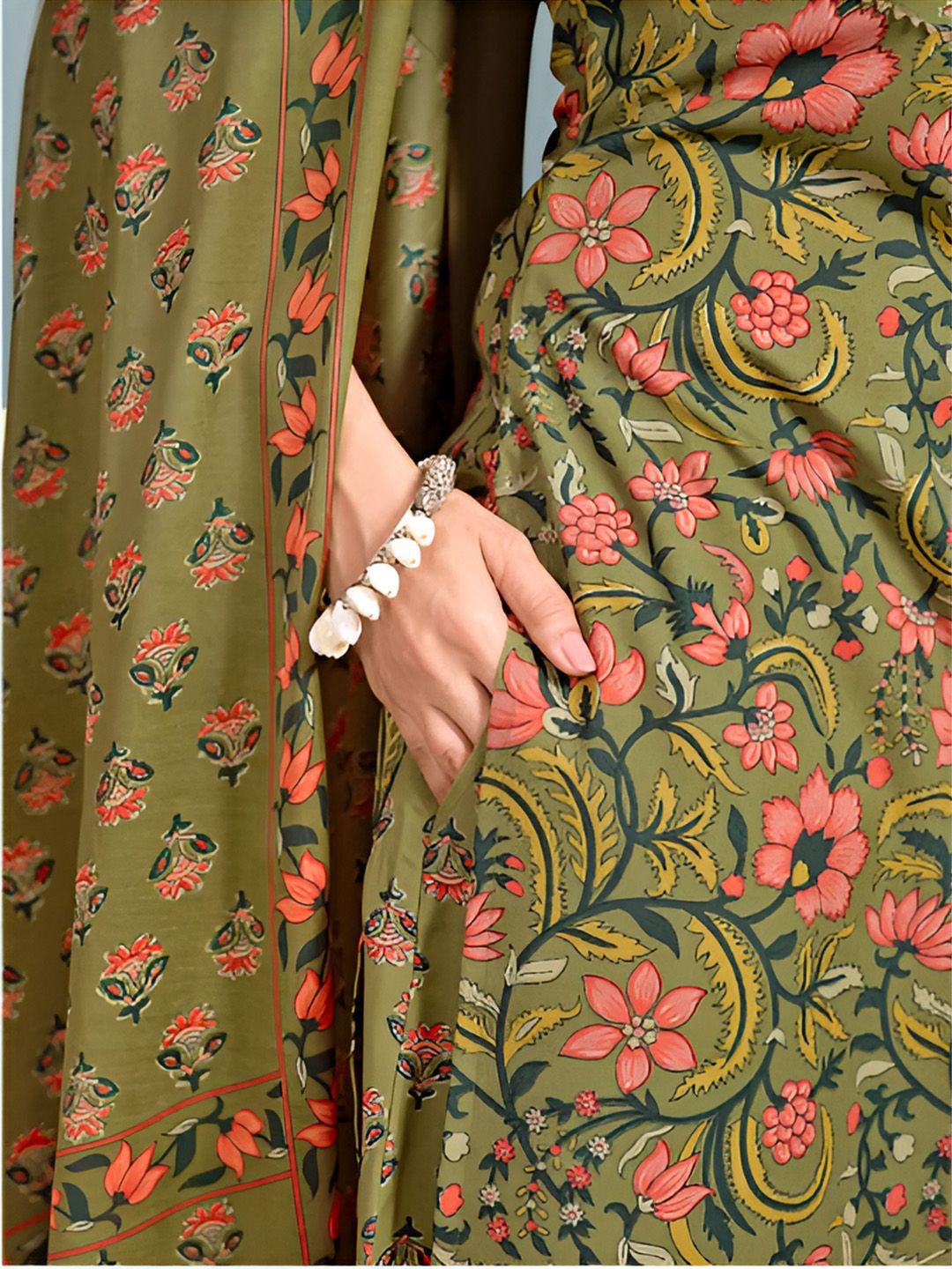 Varanga Women Floral Printed Regular Kurta with Trousers & With Dupatta