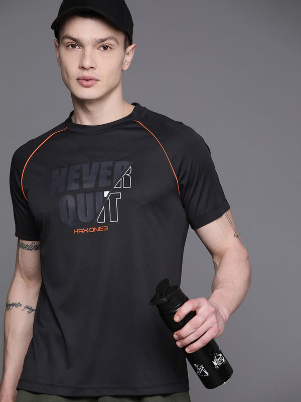 HRX oleh Hrithik Roshan mencetak t-shirt latihan cepat kering