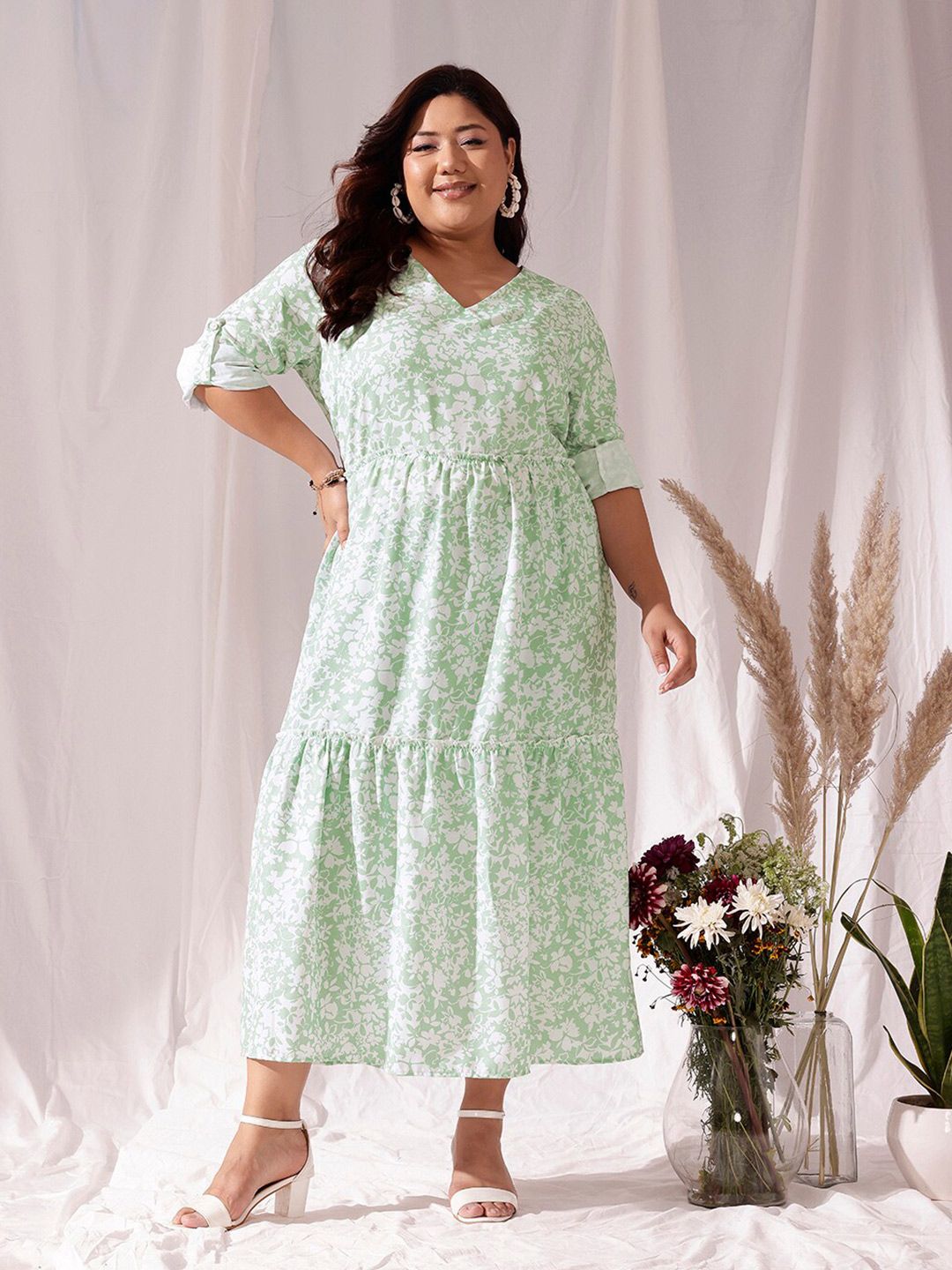 CURVY STREET Green Floral Printed V-Neck Flared Fit & Flare Dress