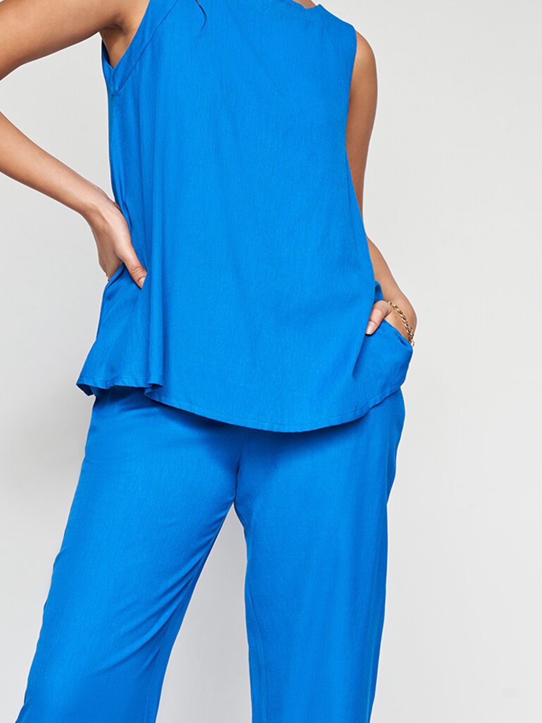 AND Round Neck Top & Mid -Rise Trouser Co-Ords