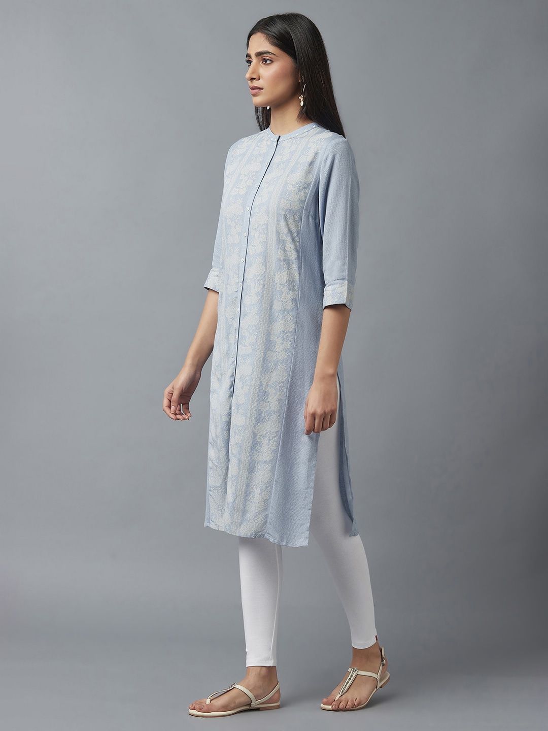 W Women Blue & White Ethnic Motifs Printed Thread Work Kurta