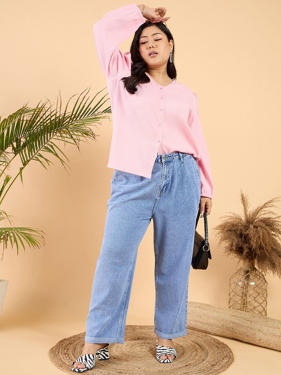 CURVY STREET Plus Size V-Neck Puff Sleeve Top