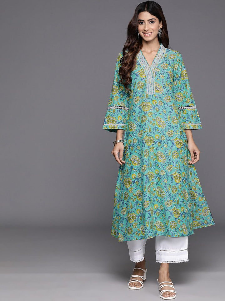Varanga Floral Printed Flared Sleeves Thread Work Pure Cotton Kurta