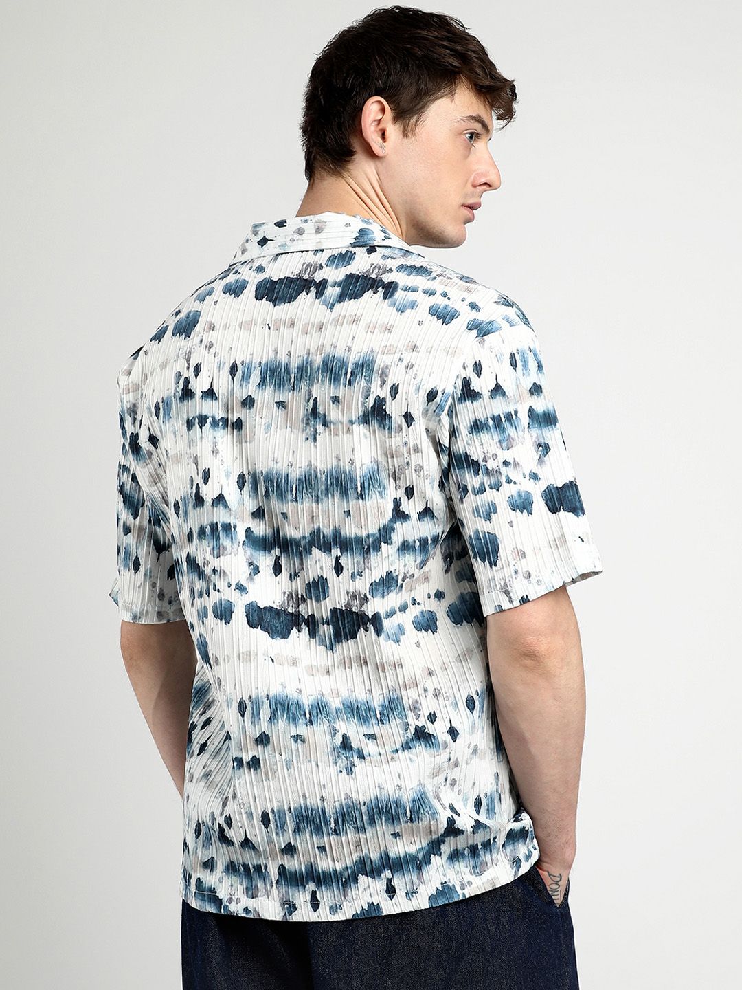 Campus Sutra Men Comfort Cuban Collar Water Strokes Printed Oversized Casual Shirt