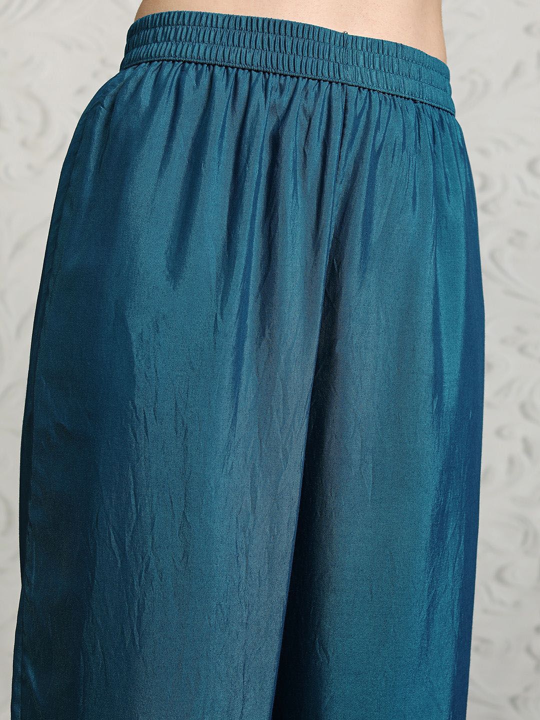 Vishudh Women Ethnic Motifs Printed Regular Kurta with Trousers & With Dupatta