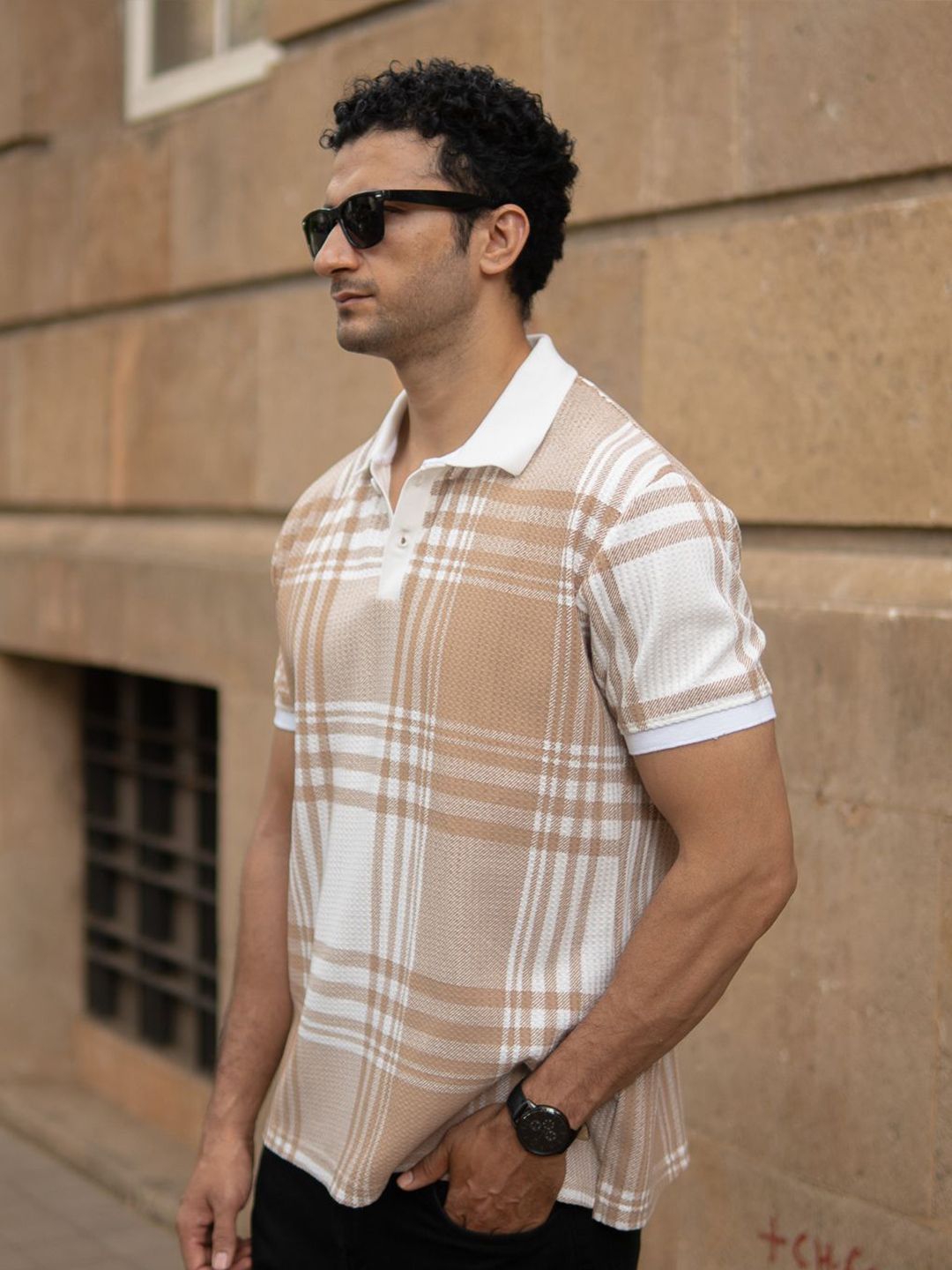 Powerlook Men Beige & White Checked Polo Collar T-shirt