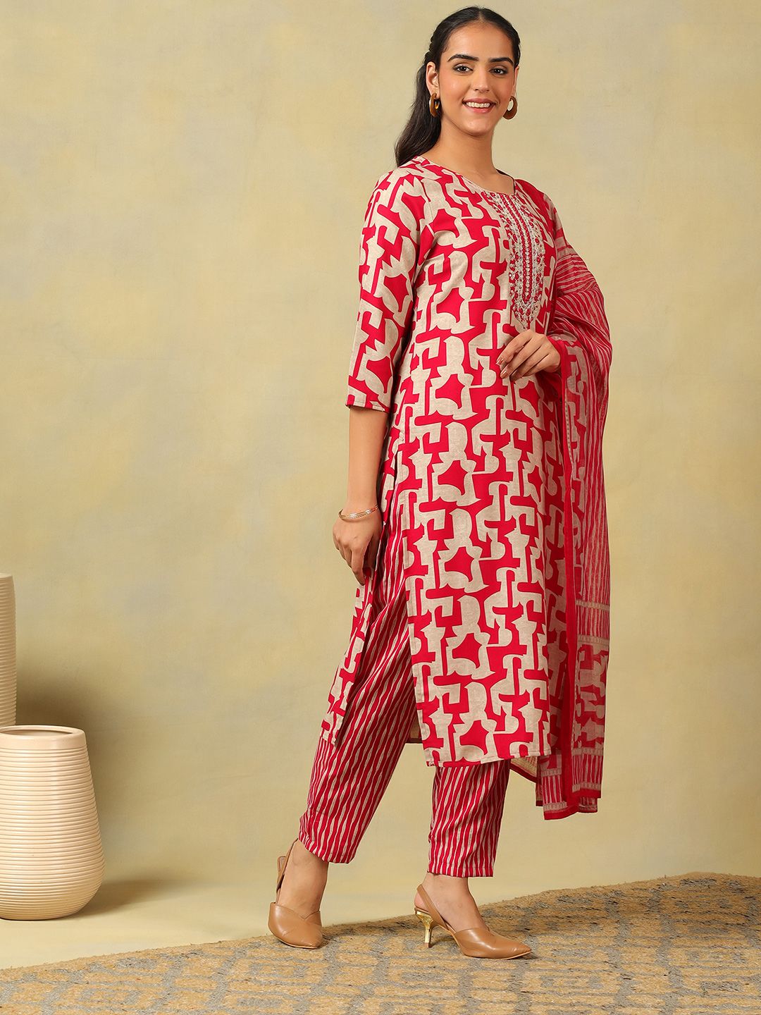 Mamicha Women Printed Regular Thread Work Pure Cotton Kurta with Trousers & With Dupatta