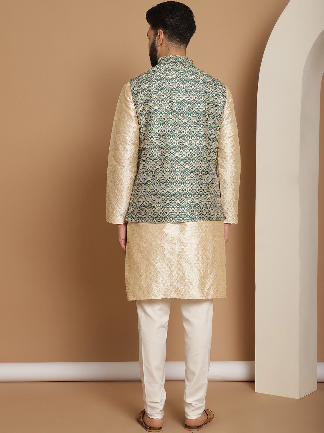 Anouk Beige Etnic Motif Tenunan Rekaan Kurta Lurus Dengan Jaket Churidar & Nehru