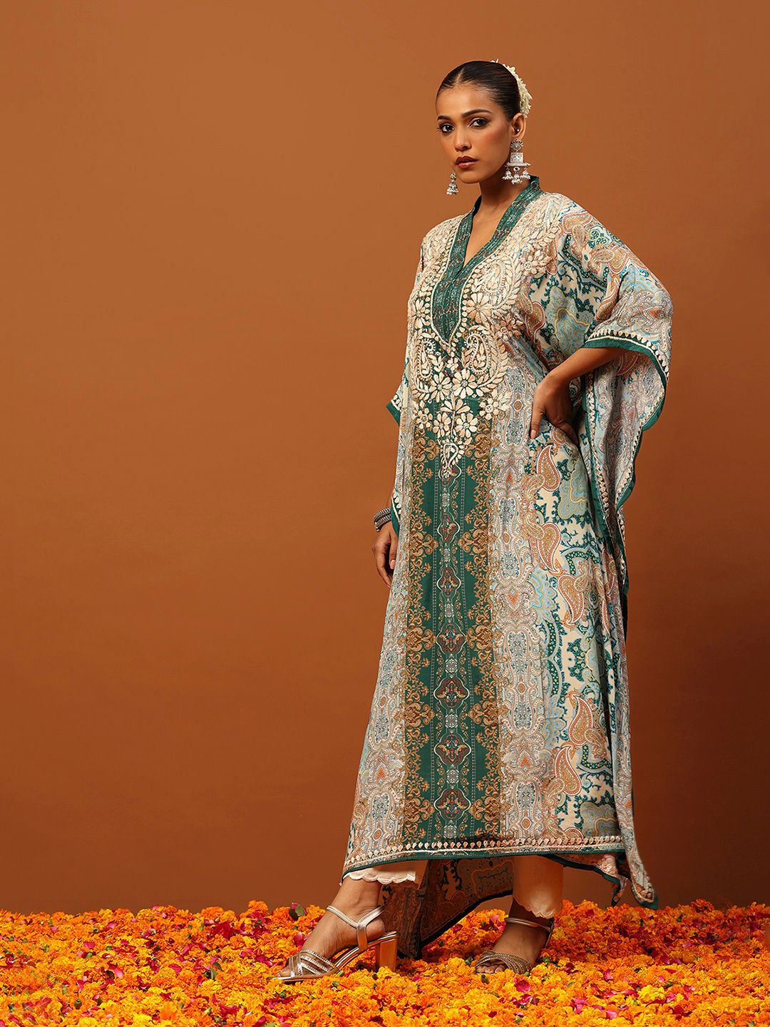 Rumah Chikankari Wanita Green Crepe Chikankari Sulam Kaftan Panjang
