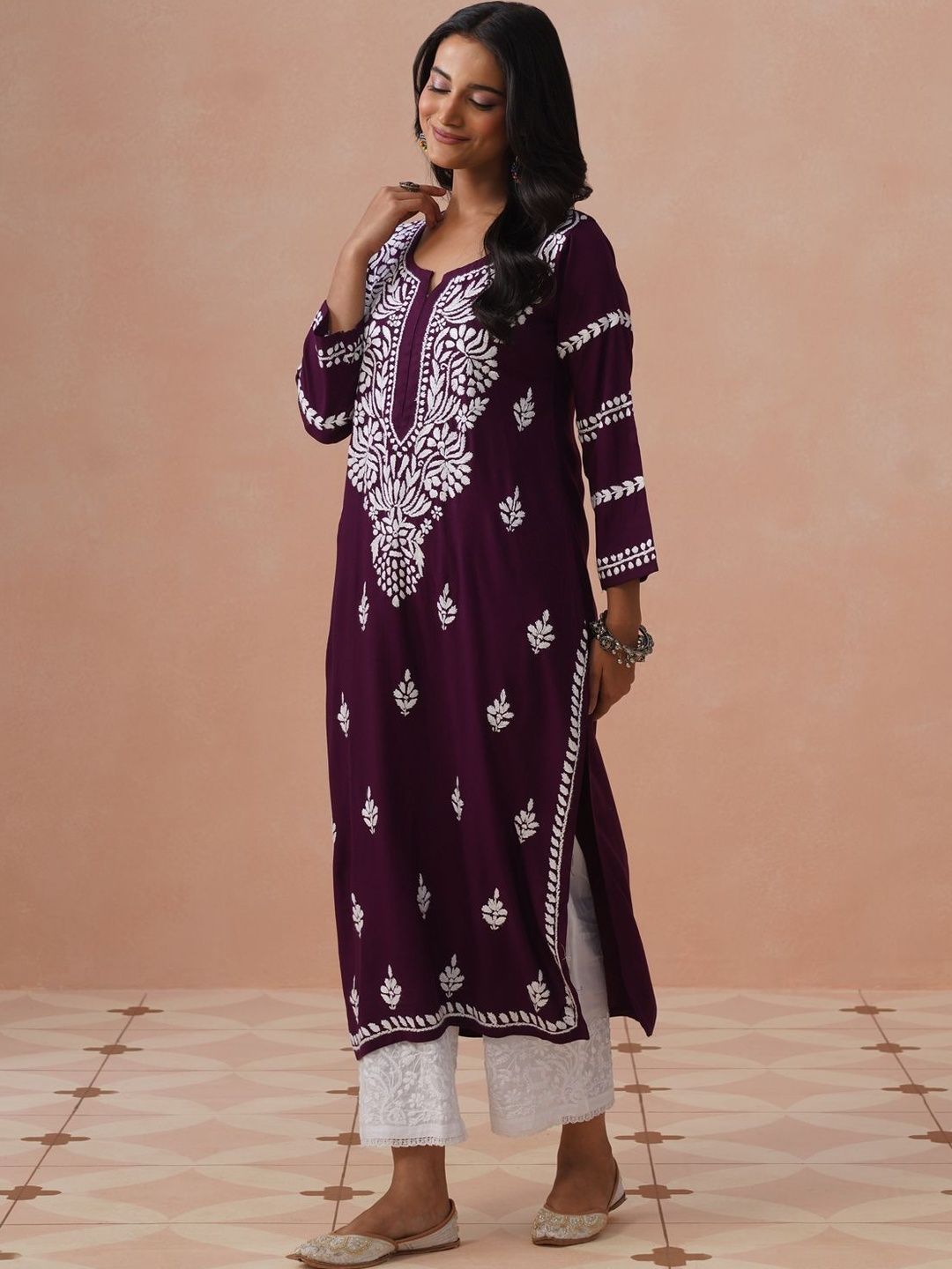 Rumah Wanita Chikankari Motif Etnik Bersulam Kurta Chikankari