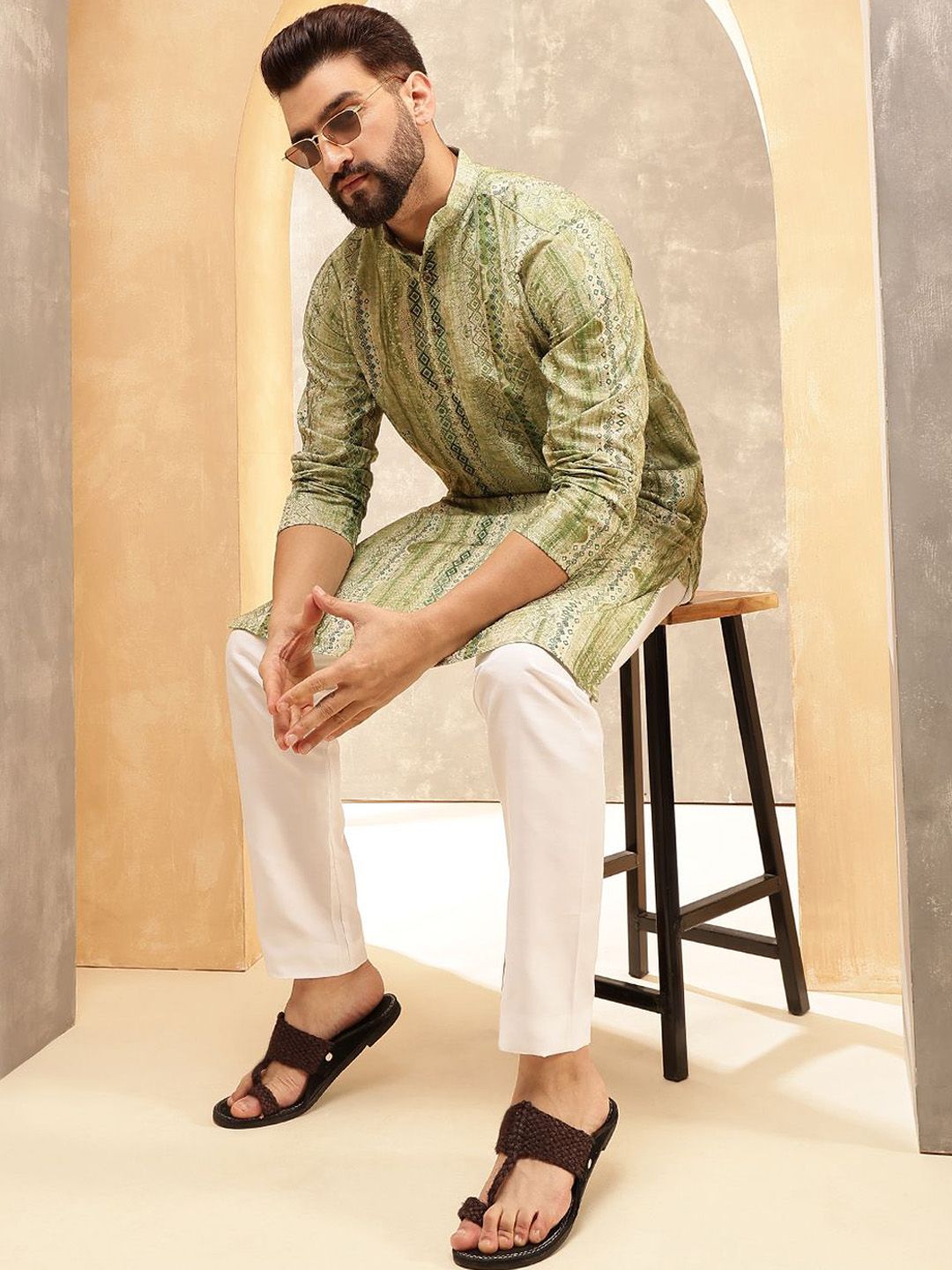 SOJANYA Ethnic Motifs Printed Mandarin Collar Sequinned Cotton Silk Kurta With Pyjamas