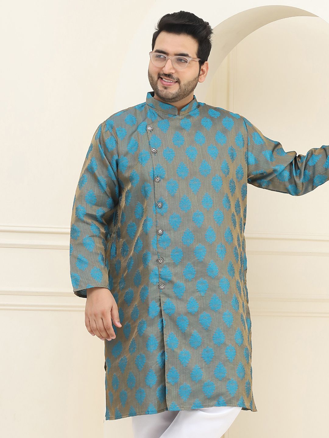 SOJANYA PLUS Ethnic Motifs Woven Design Mandarin Collar Straight Jacquard Kurta