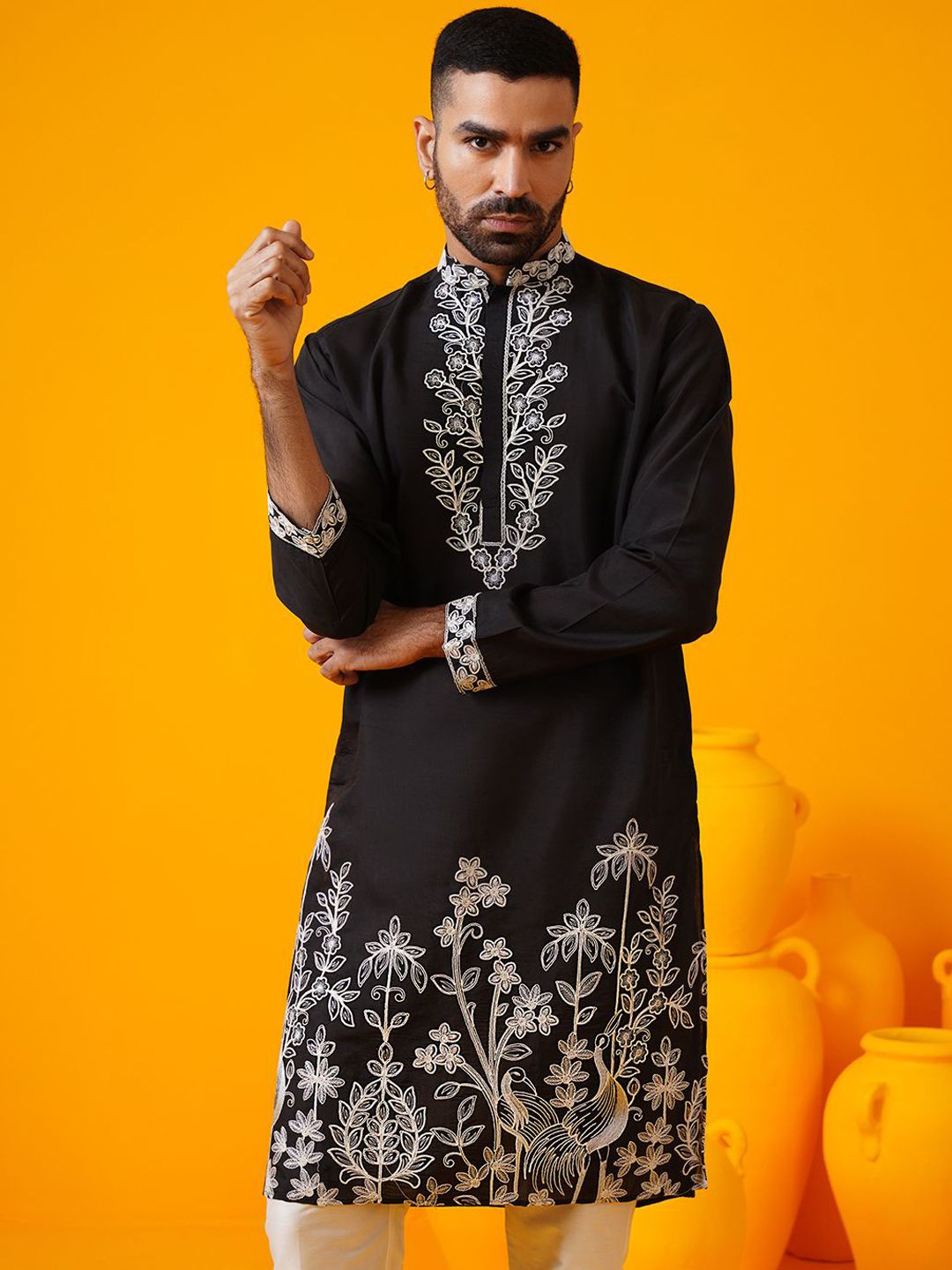 SOJANYA LUXE Floral Embroidered Mandarin Collar Straight Kurta