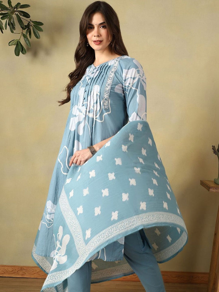 Mamicha Women Floral Printed Pleated Thread Work Pure Cotton Kurta with Trousers & With Dupatta