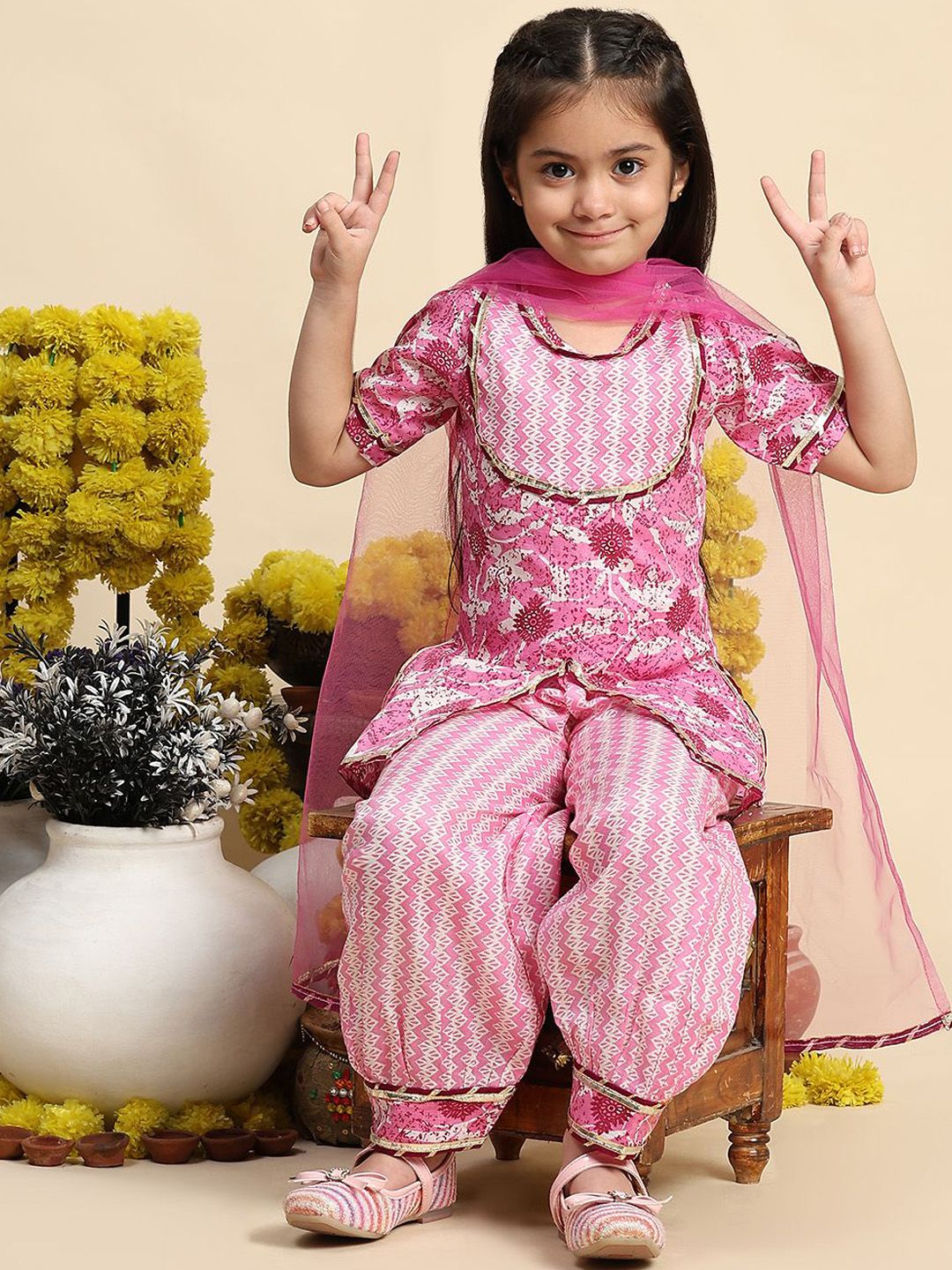 Cutiekins Girls Floral Printed Straight Kurta with Salwar & With Dupatta