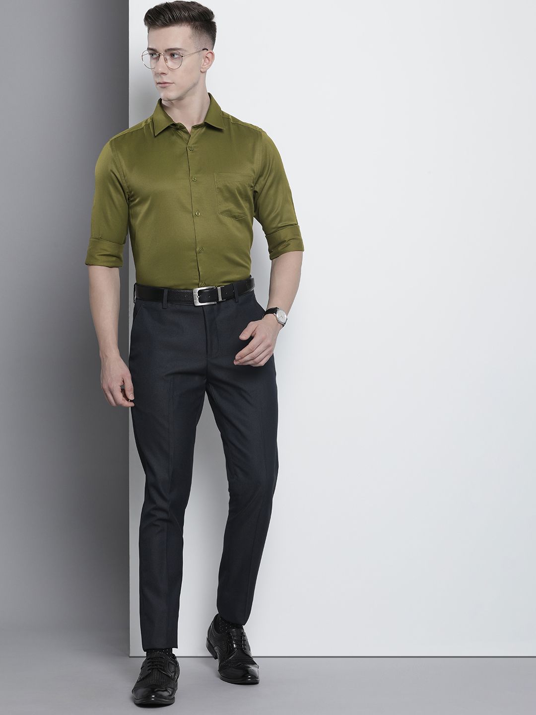 The Indian Garage Co. X Luxe Men Solid Slim Fit Opaque Formal Shirt