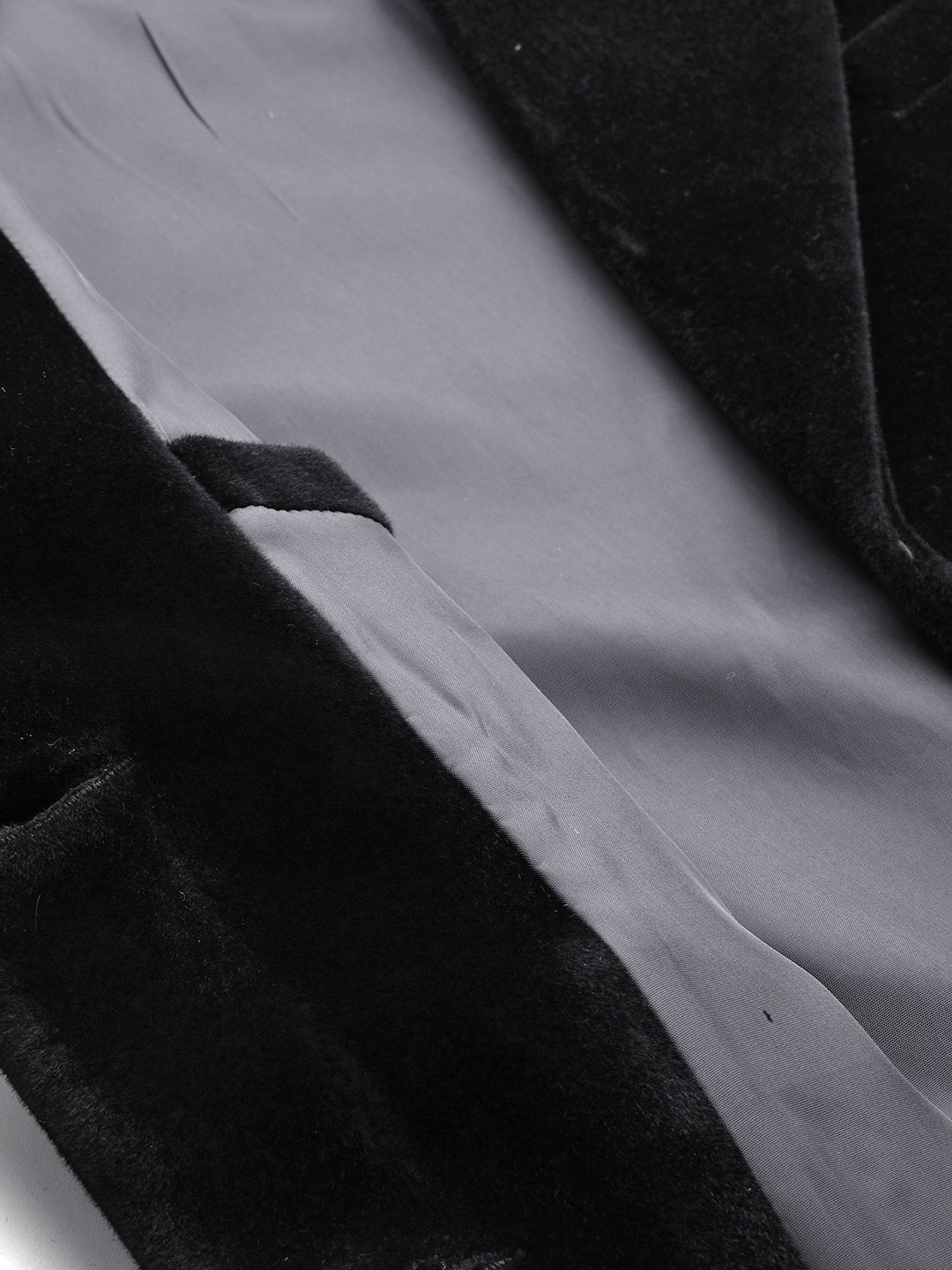 Semua Mengenai Longline Velvet Overcoat