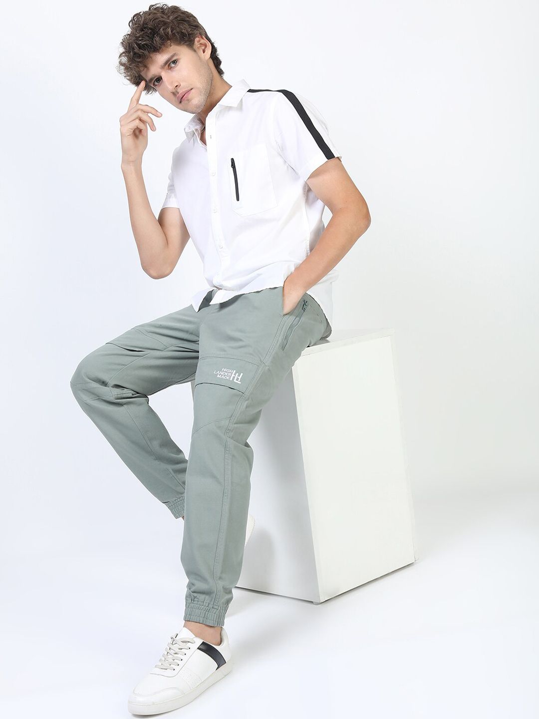 HIGHLANDER Men Grey Solid Cotton Regular Joggers