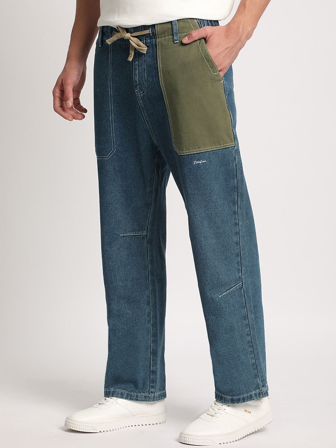 THE BEAR HOUSE Men Straight Fit Clean Look Light Fade Jeans