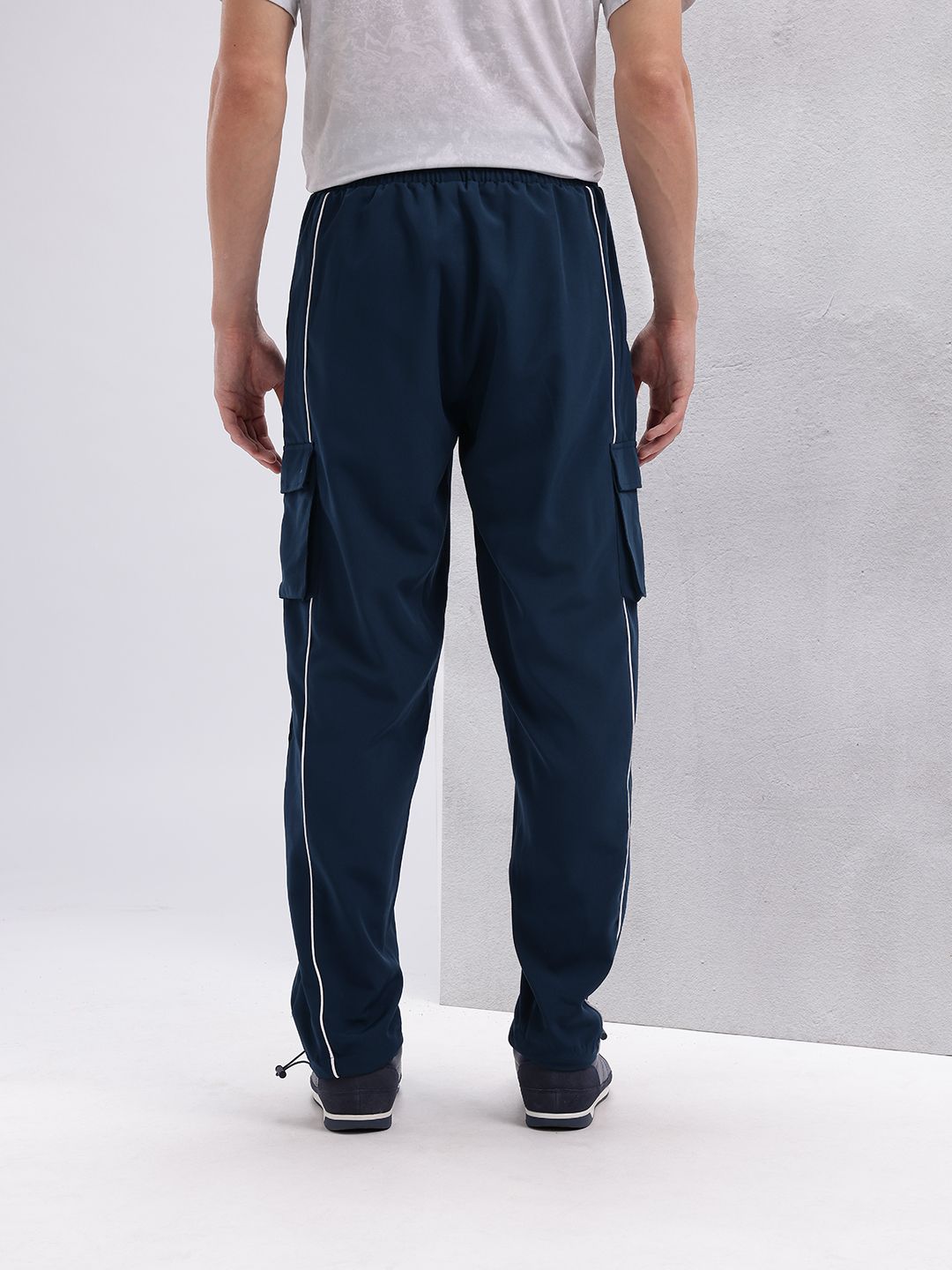 HRX by Hrithik Roshan Men Lifestyle Contrast Piping Detail Cargo-Style Track pants