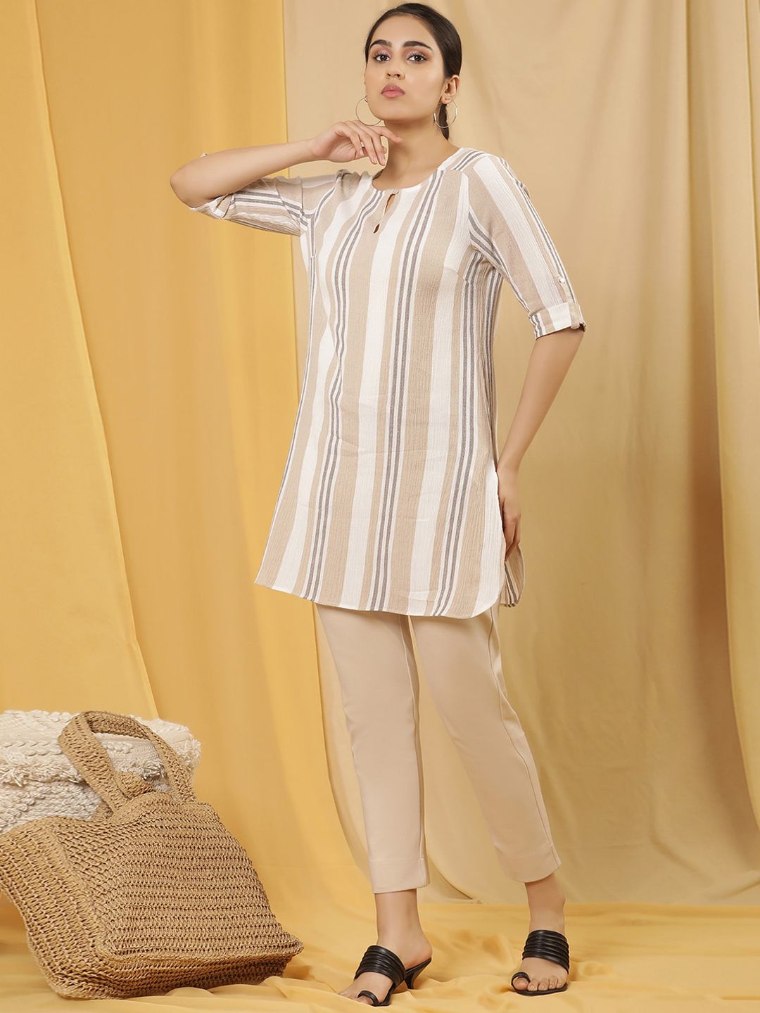 W Cream Coloured Keyhole Neck Roll Up Sleeves Straight Kurta