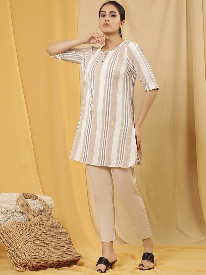 W Cream Coloured Keyhole Neck Roll Up Sleeves Straight Kurta