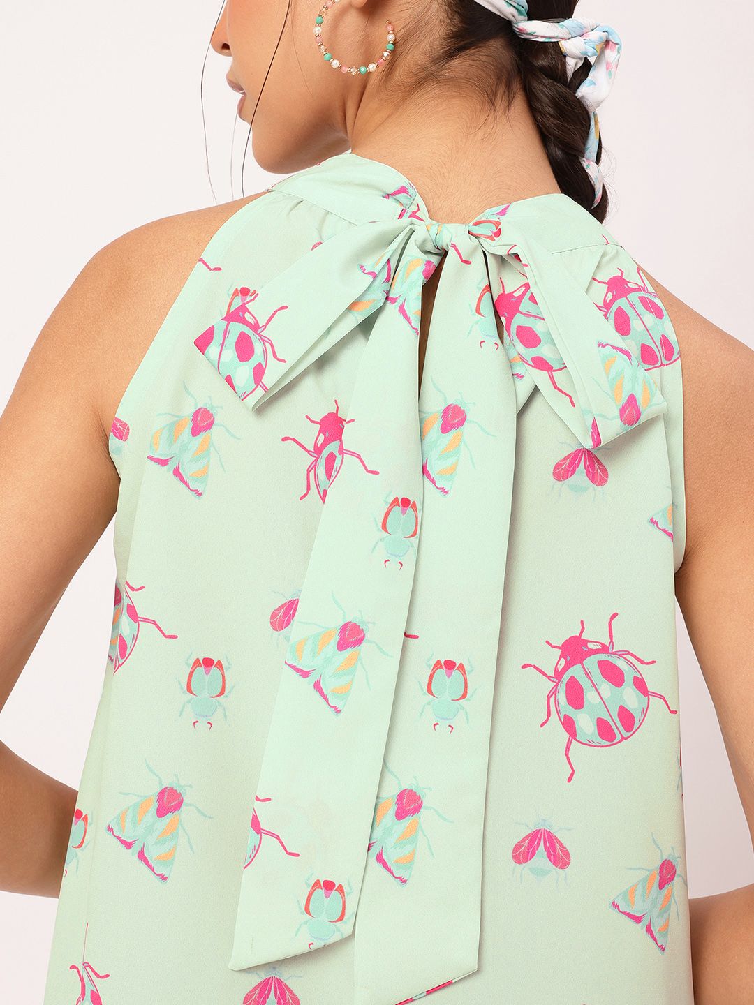 DressBerry Fabulous-Fly Knotty Halter-Neck Bug Printed Mini Dress