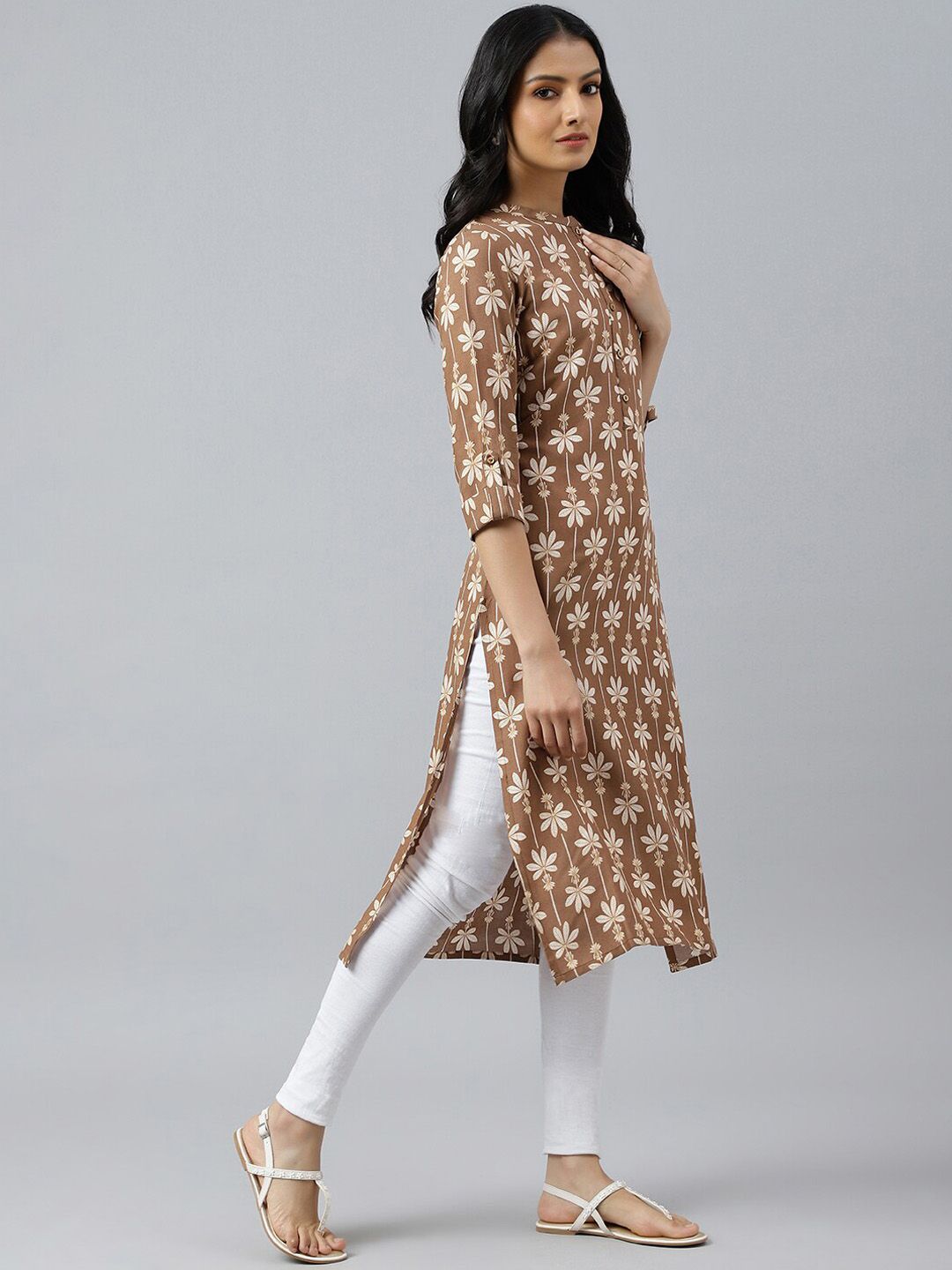 W Floral Printed Mandarin Collar Roll-Up Sleeves Straight Kurta