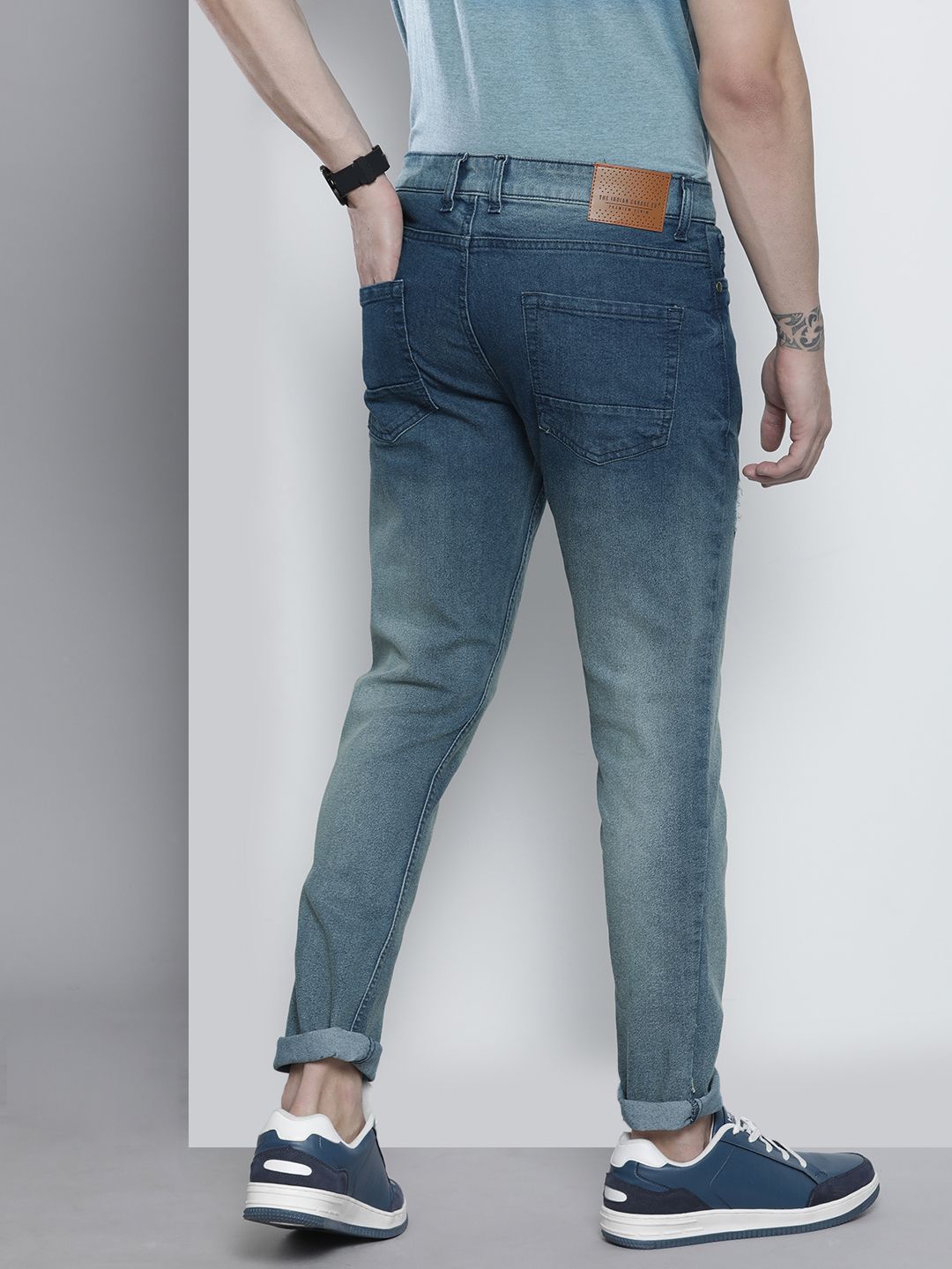 The Indian Garage Co Men Blue Slim Fit Low Distress Light Fade Ombre Stretchable Jeans