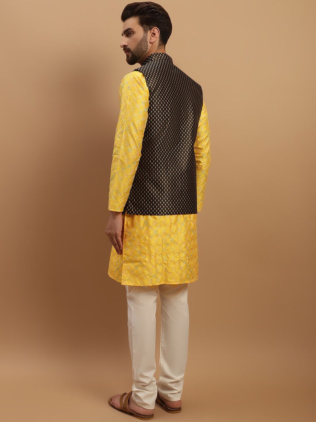 SOJANYA Kurta Biasa Sulam Geometrik Dengan Jaket Churidar & Nehru