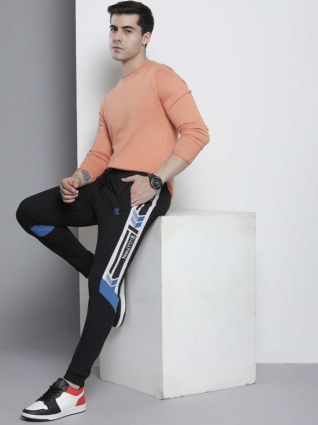 The Indian Garage Co Men Self Design Slim Fit Joggers