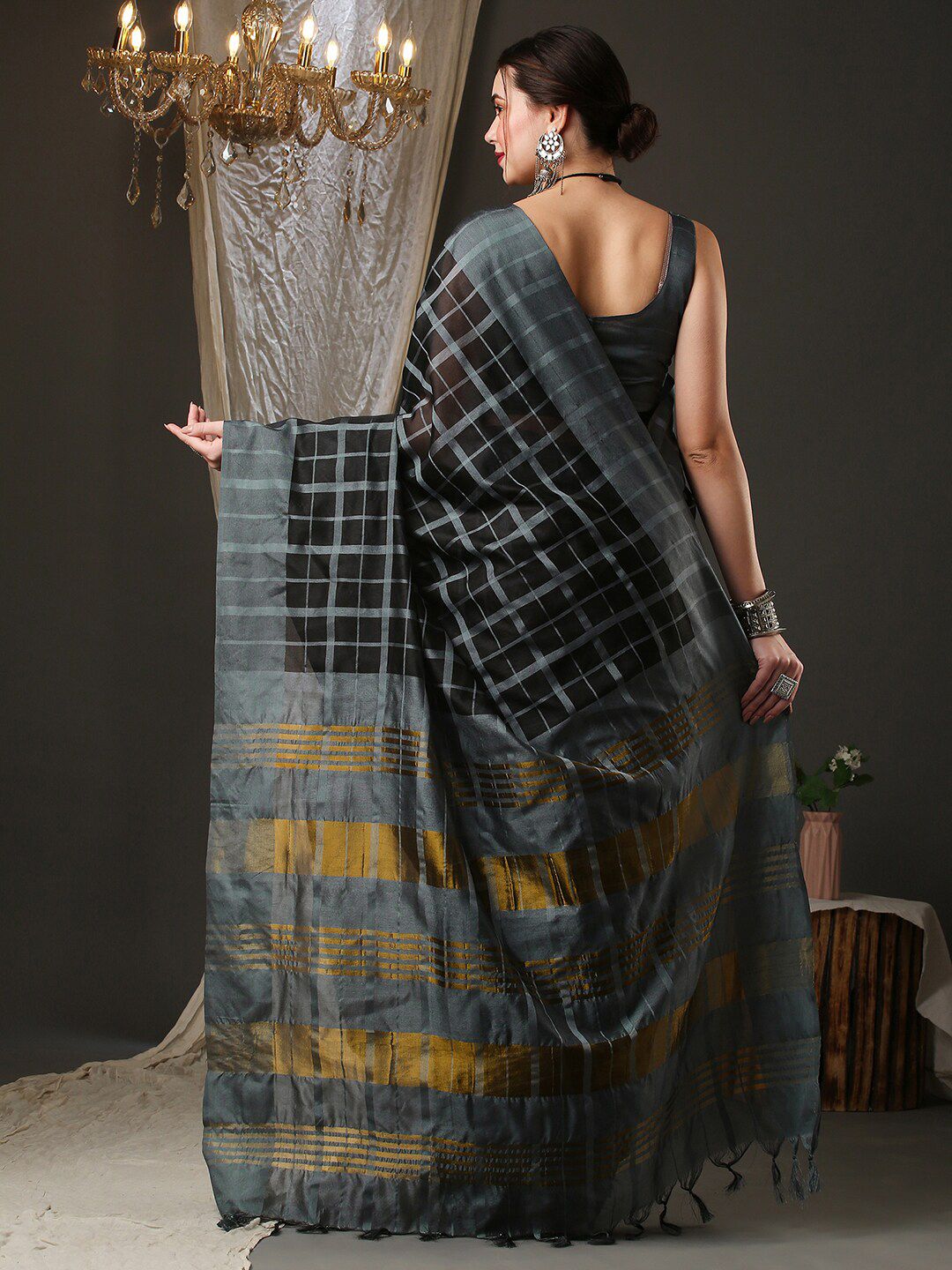 Saree mall Checks Silk Blend Saree