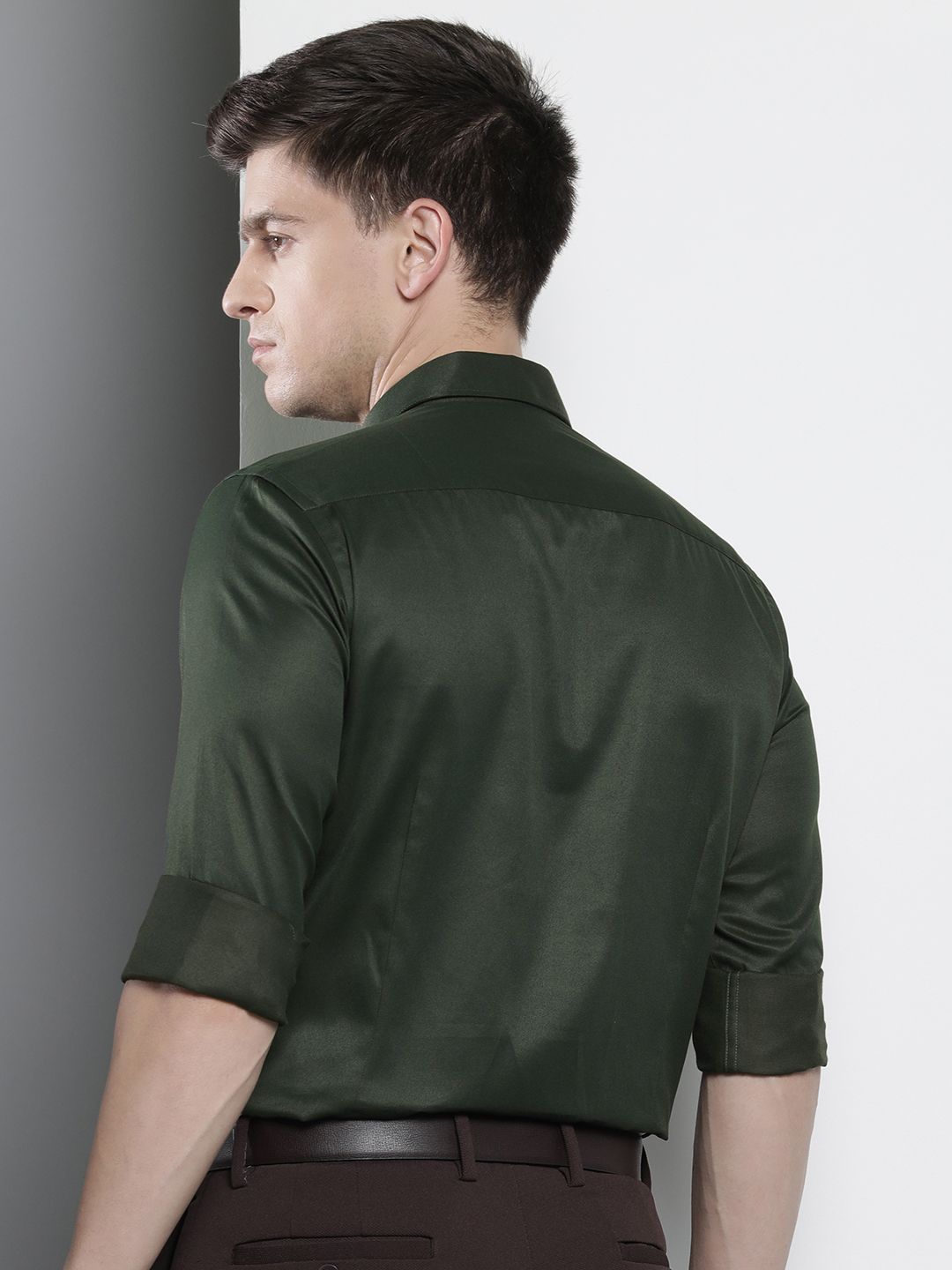 The Indian Garage Co. X Luxe Men Solid Slim Fit Opaque Formal Shirt