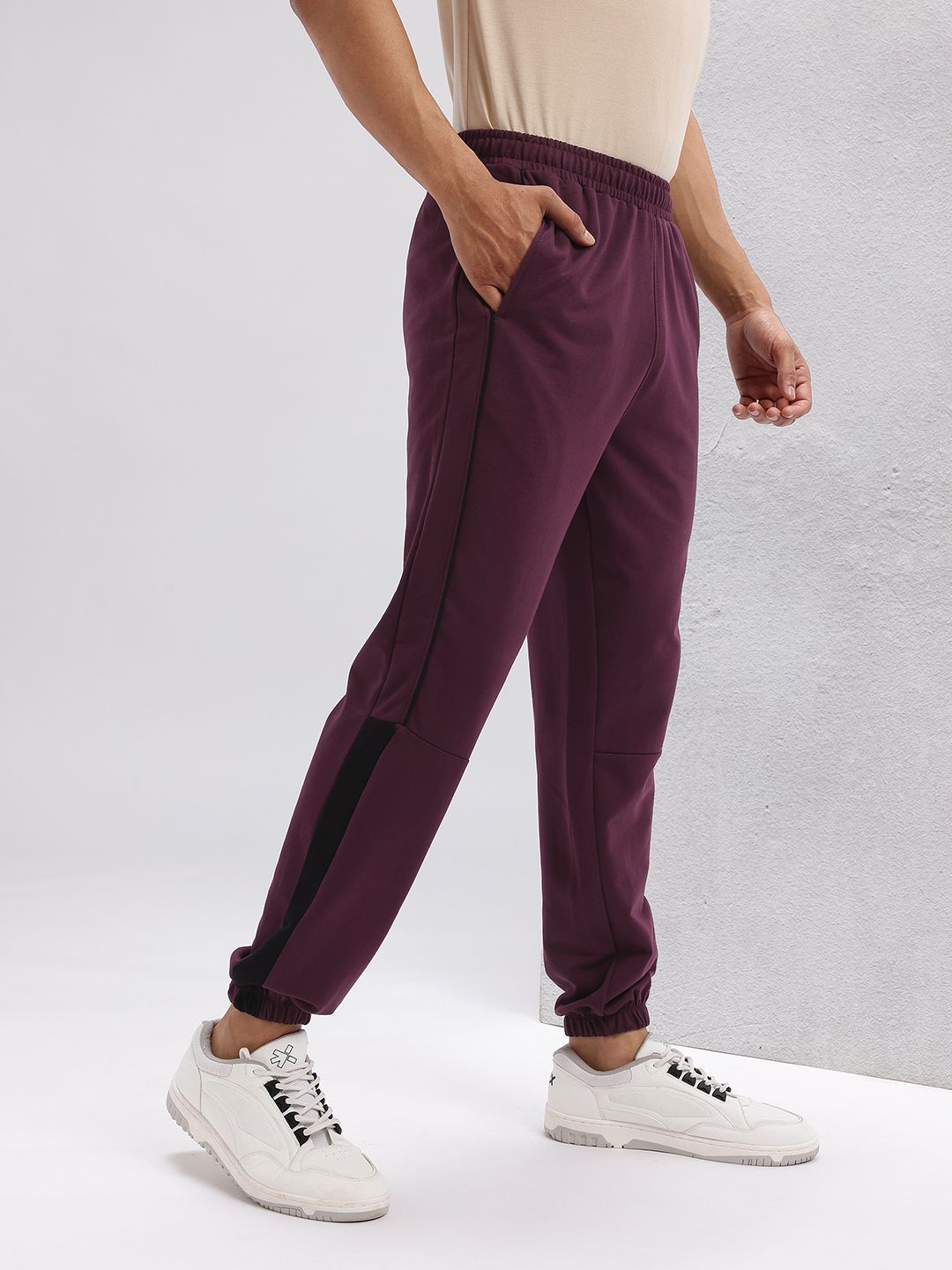 HRX by Hrithik Roshan Men Mid-Rise Colorblocked Detail Joggers