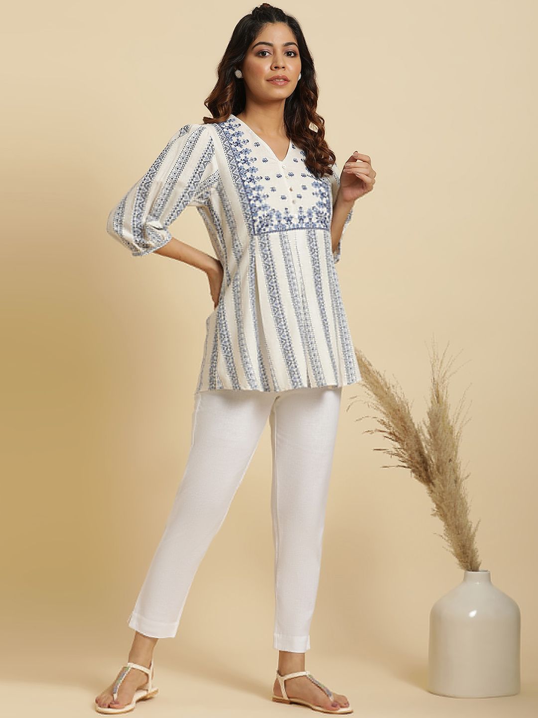 W Women Straight Fit Crop Trousers