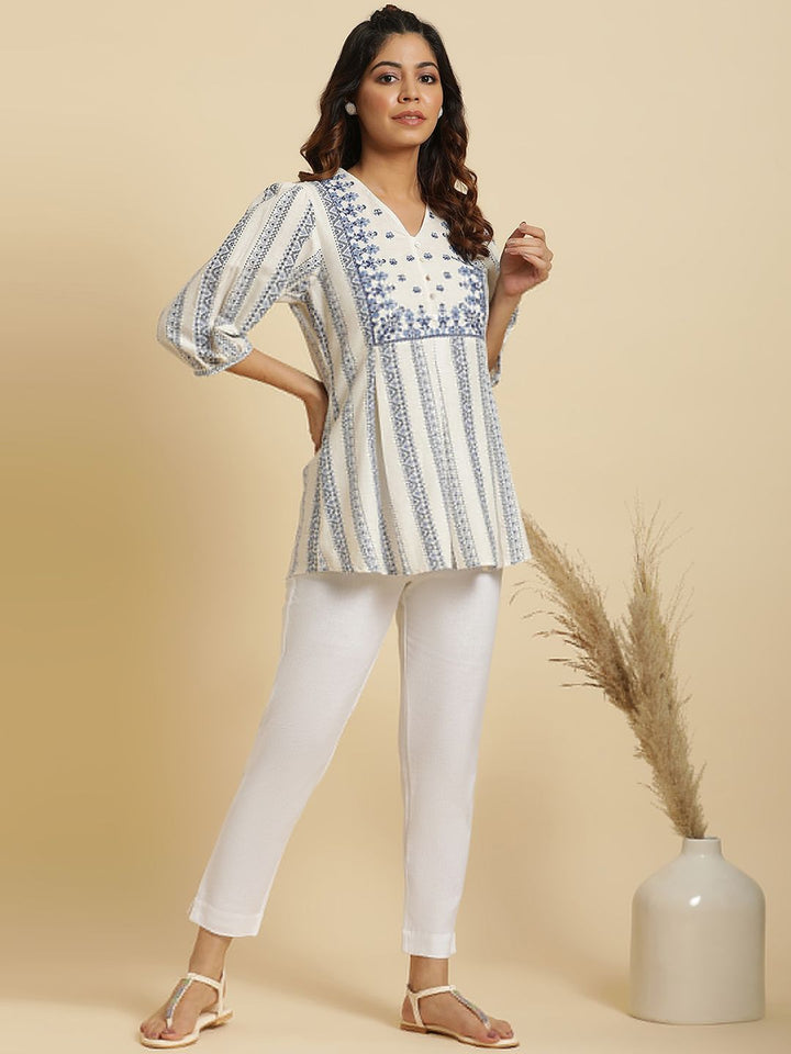 W Women Straight Fit Crop Trousers
