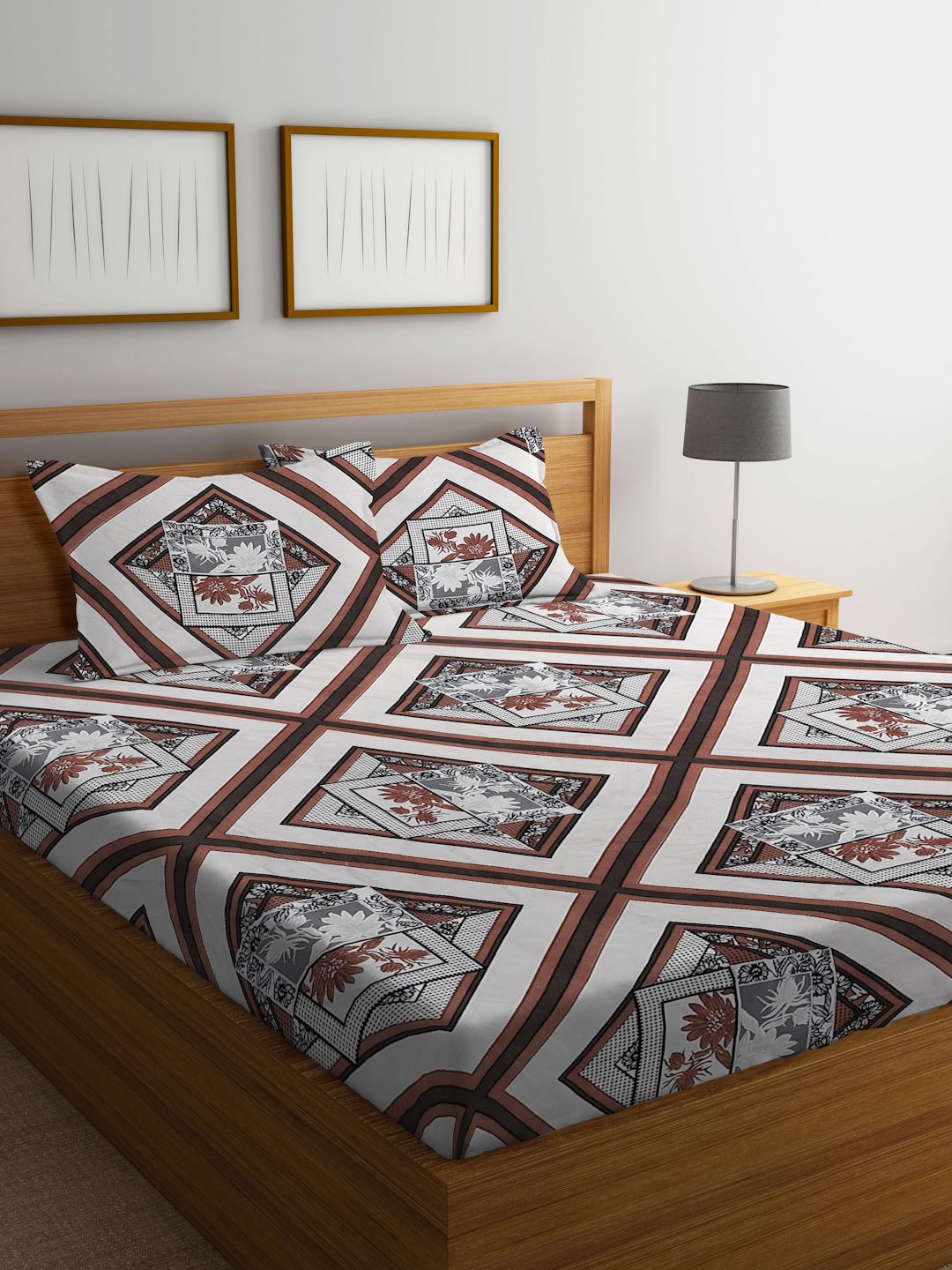 KLOTTHE White & Brown Geometric 300 TC Super King Double Bedsheet With 2 Pillow Covers