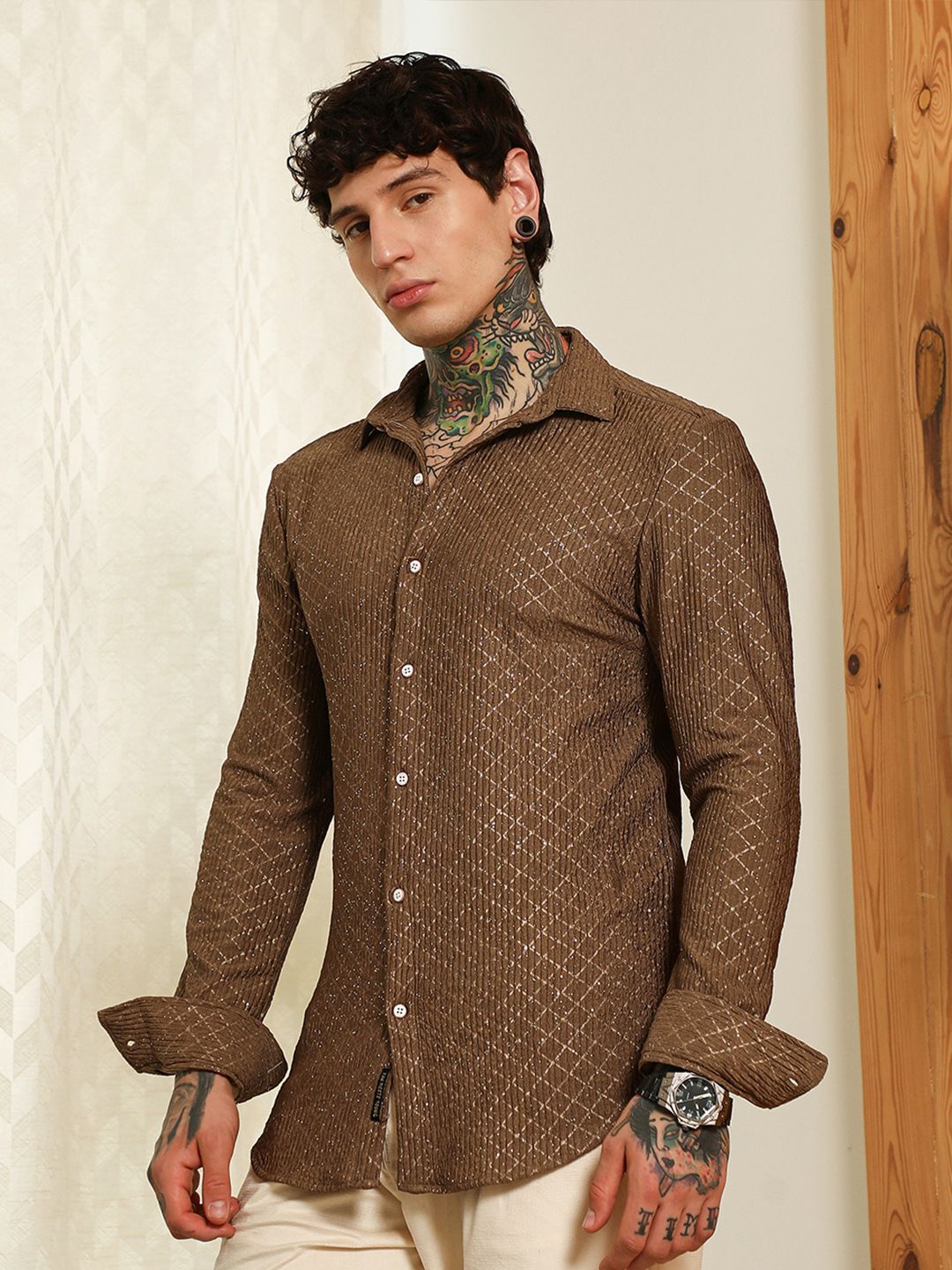 Campus Sutra Comfort Slim Fit Diamond Pattern Spread Collar Casual Shirt