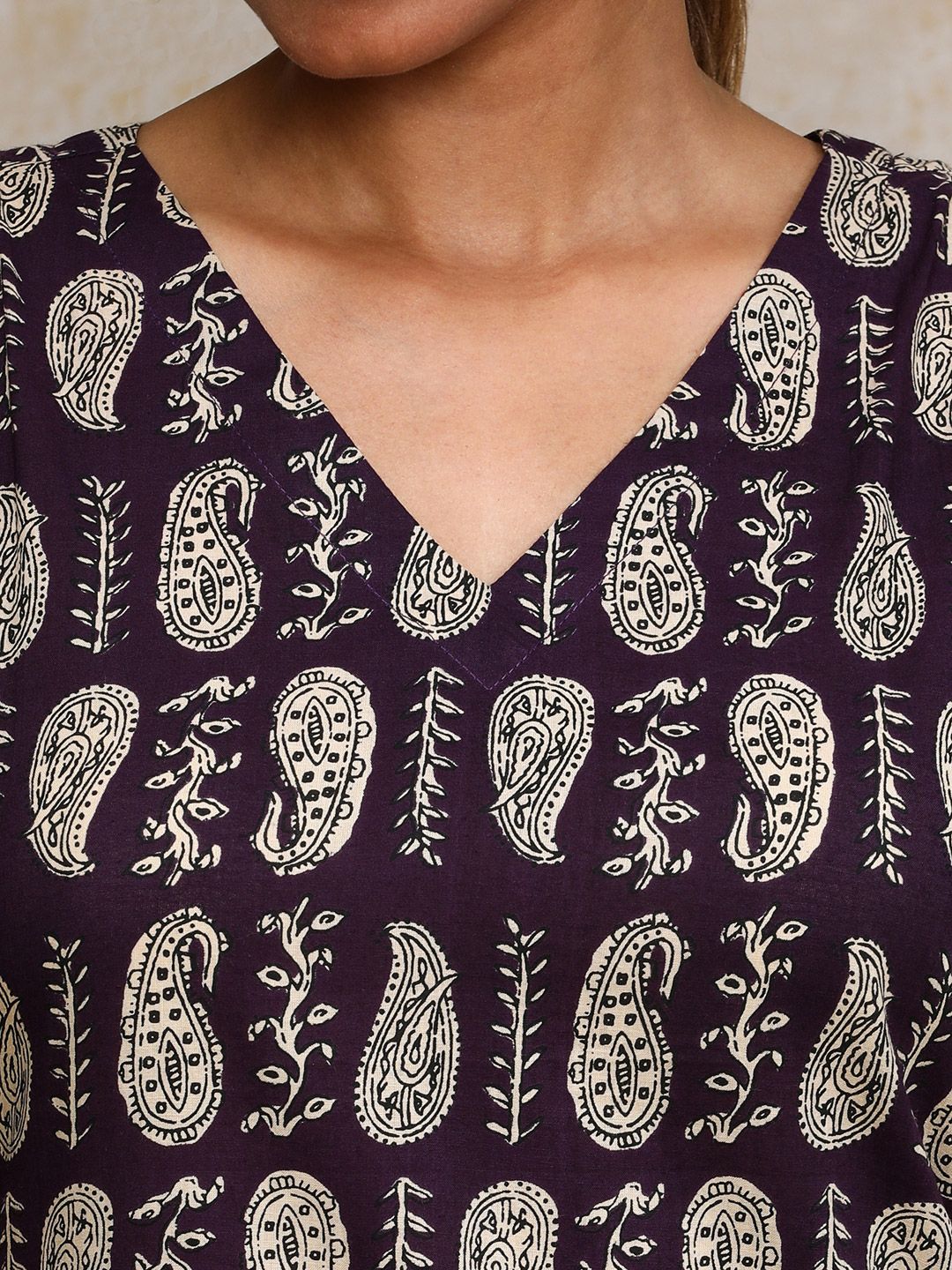 Varanga Paisley Printed Cotton V-Neck Straight Kurta