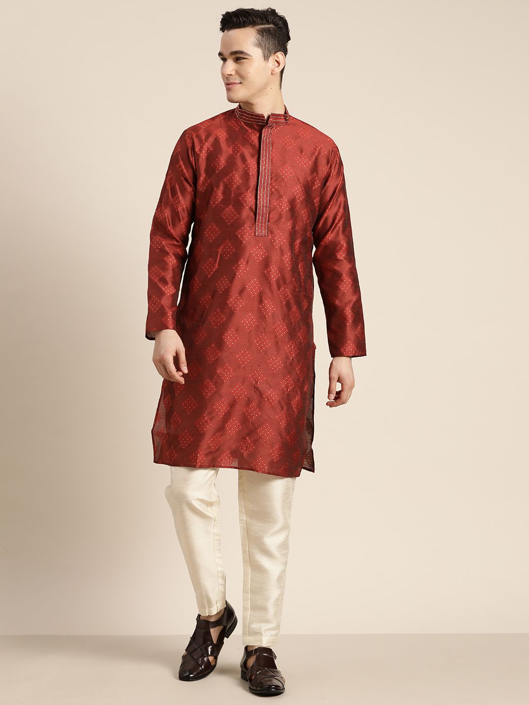 SOJANYA Dihiasi Kurta
