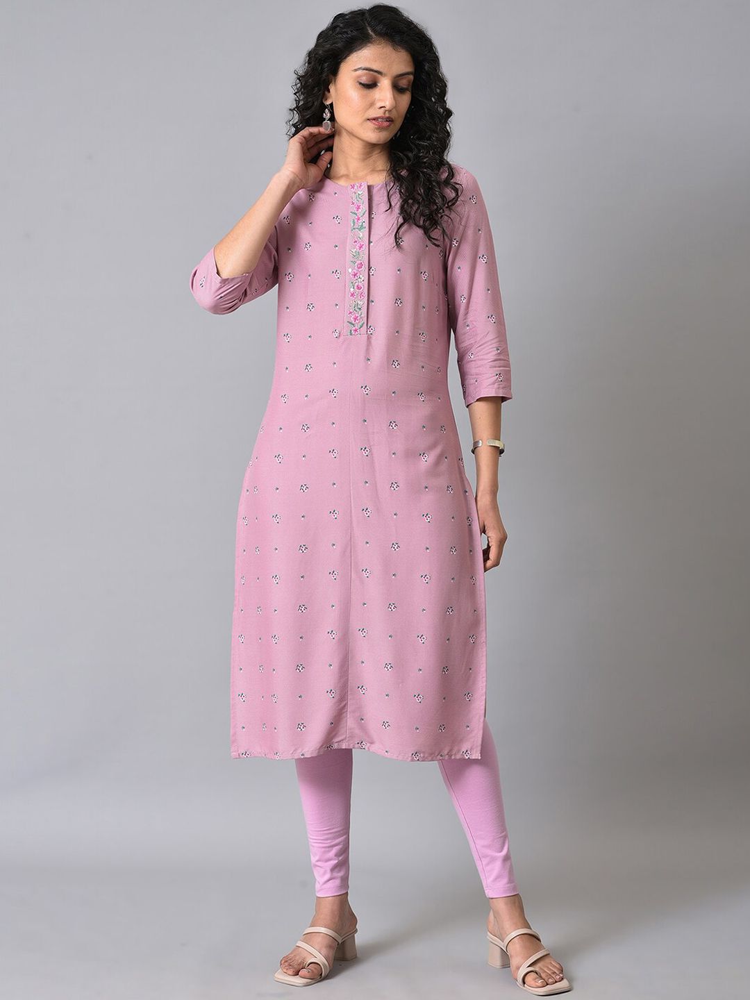 W Floral Embroidered Thread Work Kurta
