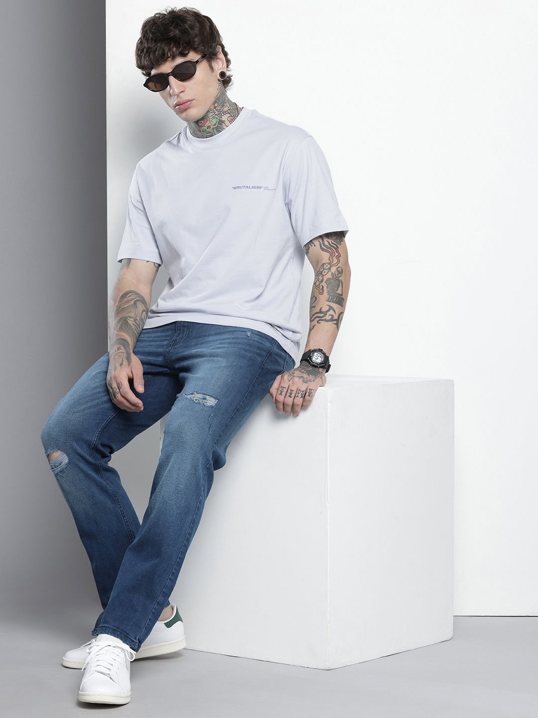 The Indian Garage Co Men Slim Fit Mildly Distressed Light Fade Stretchable Jeans