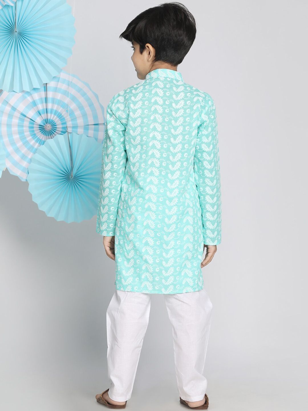 VASTRAMAY Boys Green & White Embroidered Pure Cotton Kurta with Pyjamas