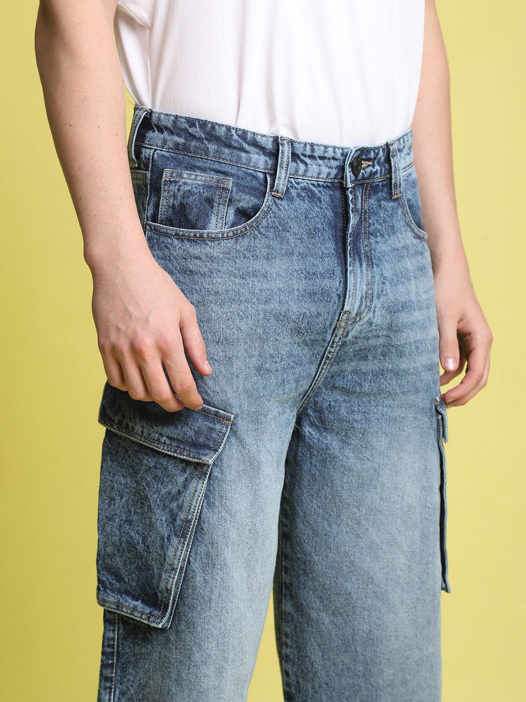 Bene Kleed Men Pure Cotton Light Fade Mid Rise Cargo  Jeans