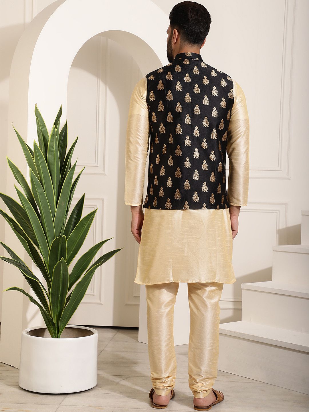 SOJANYA Men Kurta with Churidar & Ethnic Motifs Embroidered Nehru Jacket